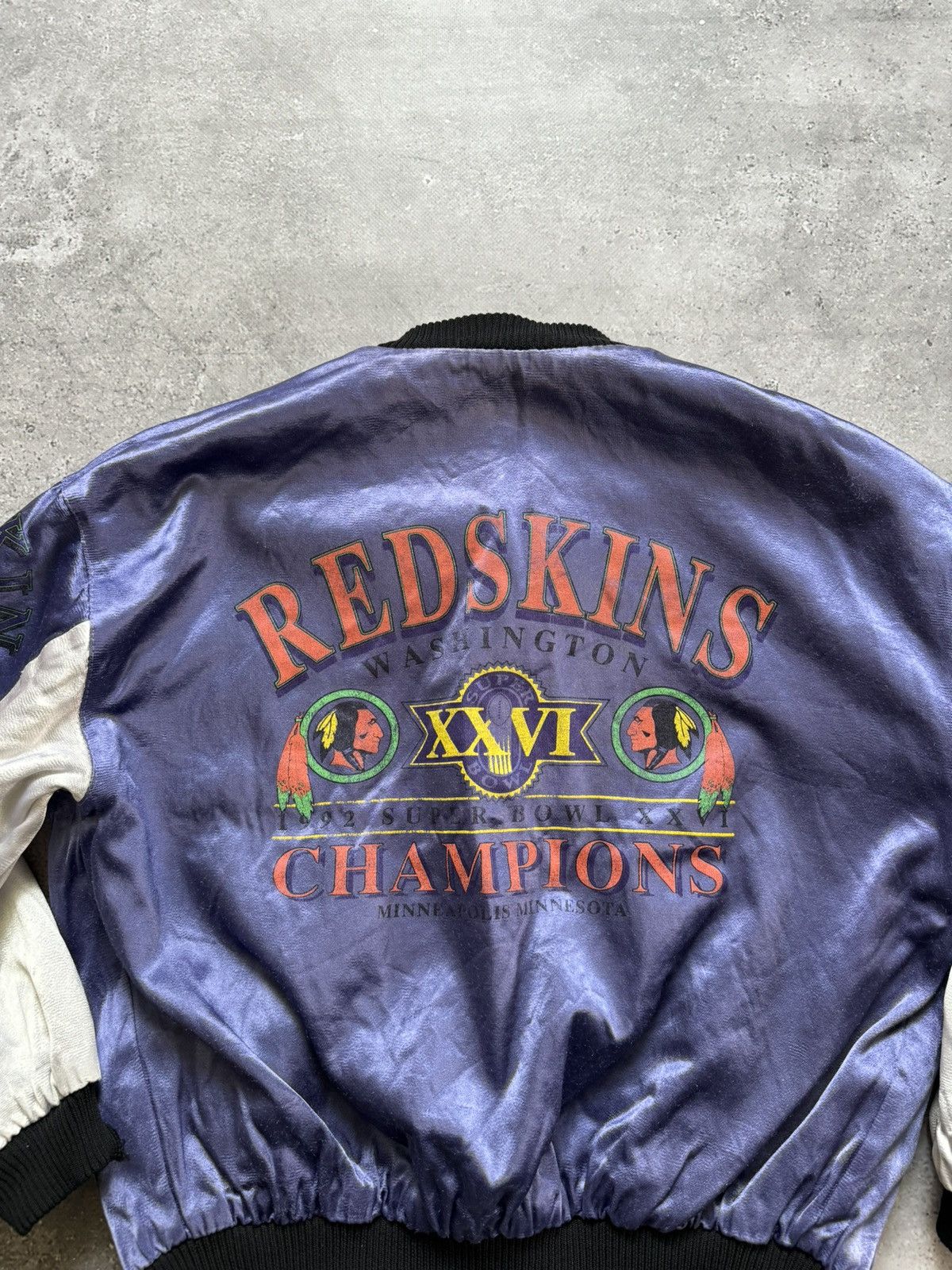 MLB × NFL × Vintage Vintage 90s Atlanta Braves + Red Skins Reversible Bomber Size US S / EU 44-46 / 1 - 8 Thumbnail