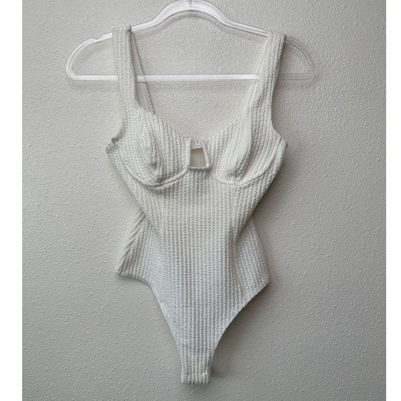 ASTR The Label ASTR The Label Off White Textured Seersucker Bodysuit XS Size XS / US 0-2 / IT 36-38 - 5 Thumbnail