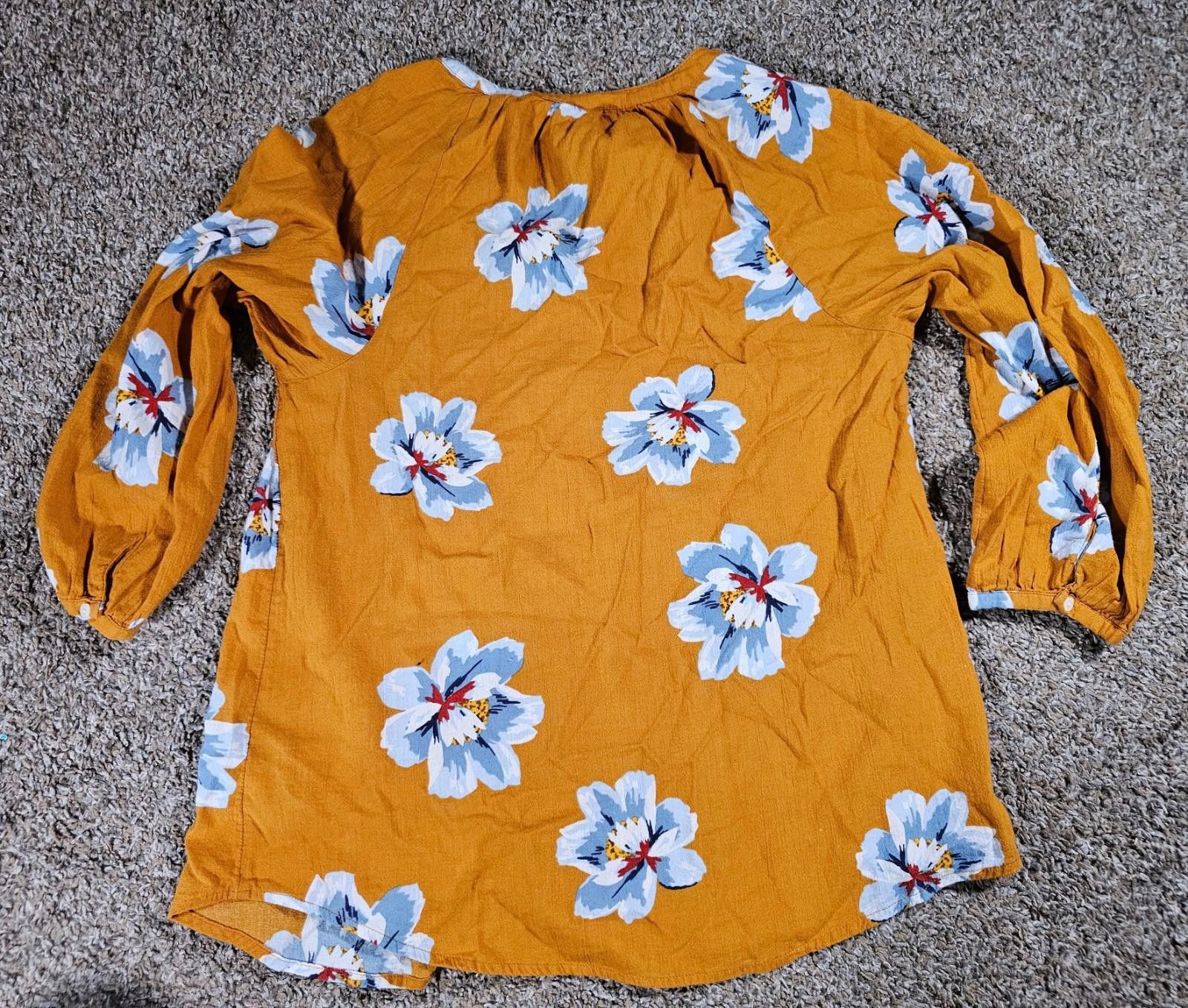 Old Navy Old Navy Yellow Floral Blouse Size Small Size S / US 4 / IT 40 - 6 Thumbnail