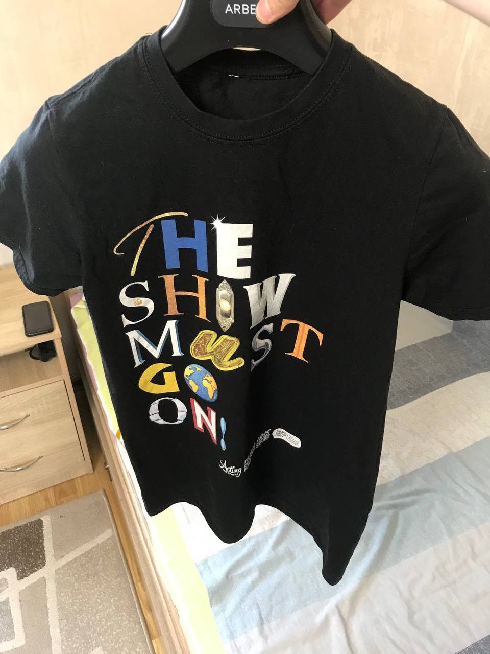 Band Tees 🔥 The Show Must Go On Vintage Band Rock T Shirt Streetwear Size US S / EU 44-46 / 1 - 3 Thumbnail