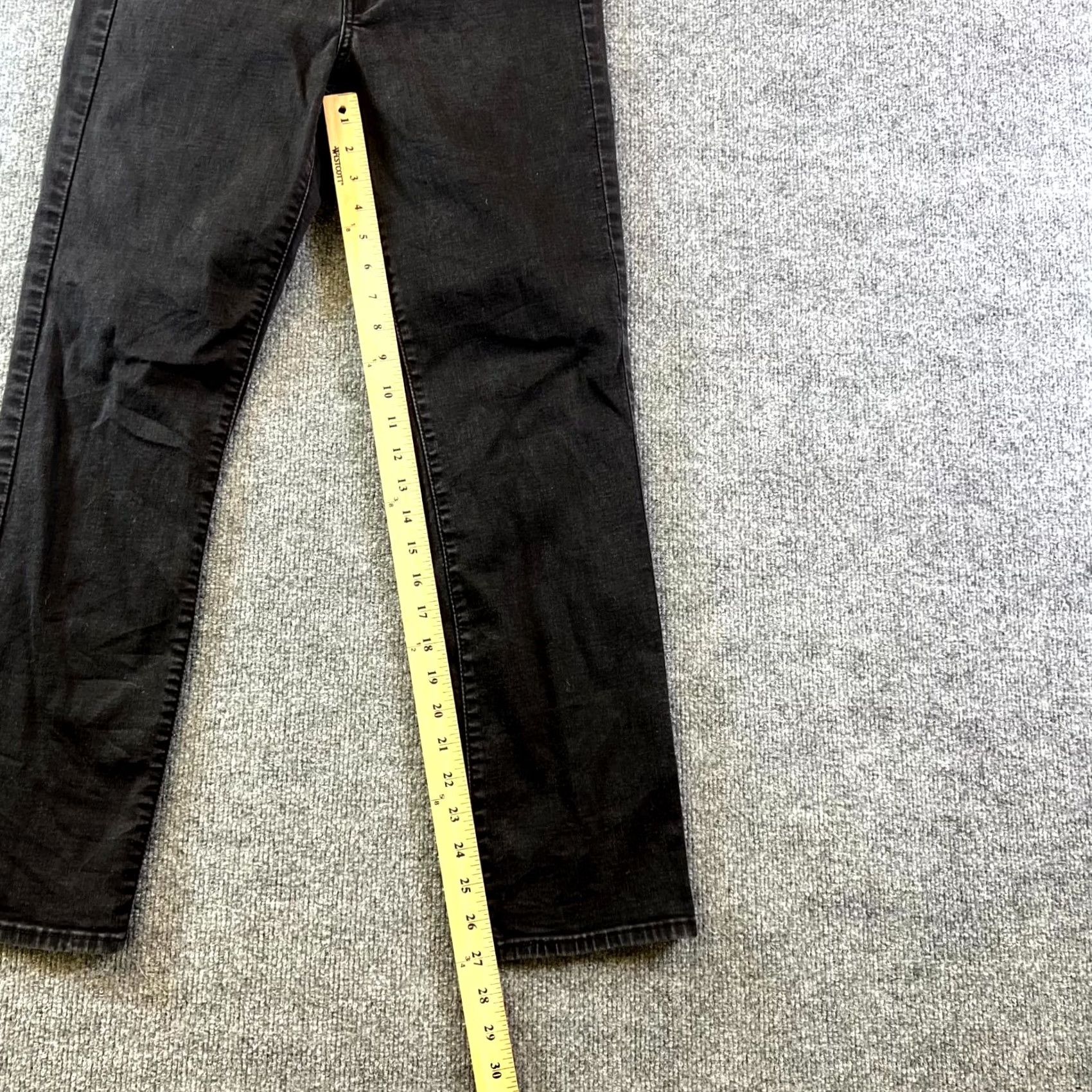 Levi's Levi's Jeans Women 8M Black Denim Stretch Dark Wash Classic Straight Fit Zip Fly Jeans Womens 8M Black Denim Stretch Dark Wash Straight Fit Size 30" / US 8 / IT 44 - 4 Thumbnail
