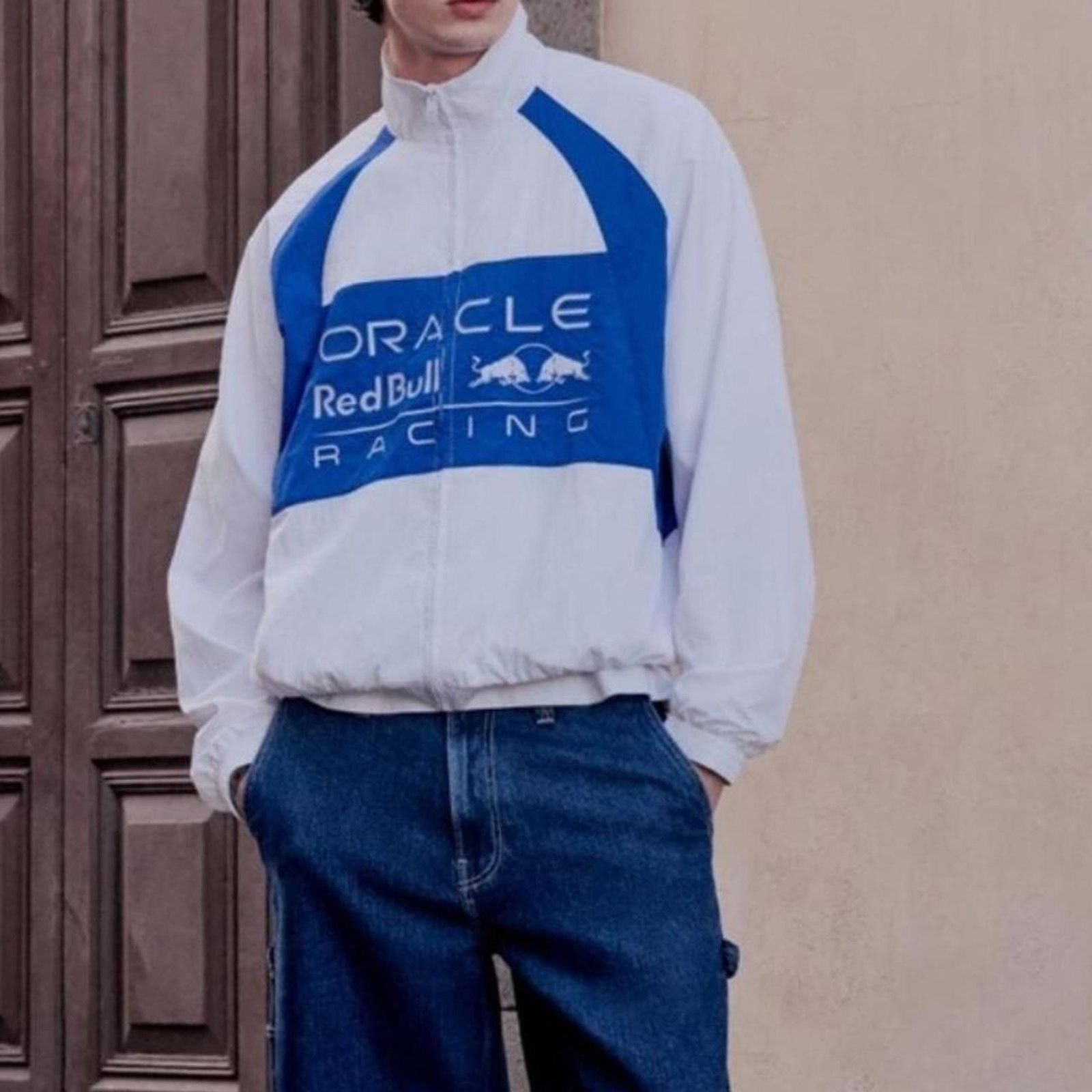 Hollister Oracle red bull racing graphic in XL Size US XL / EU 56 / 4 - 6 Thumbnail