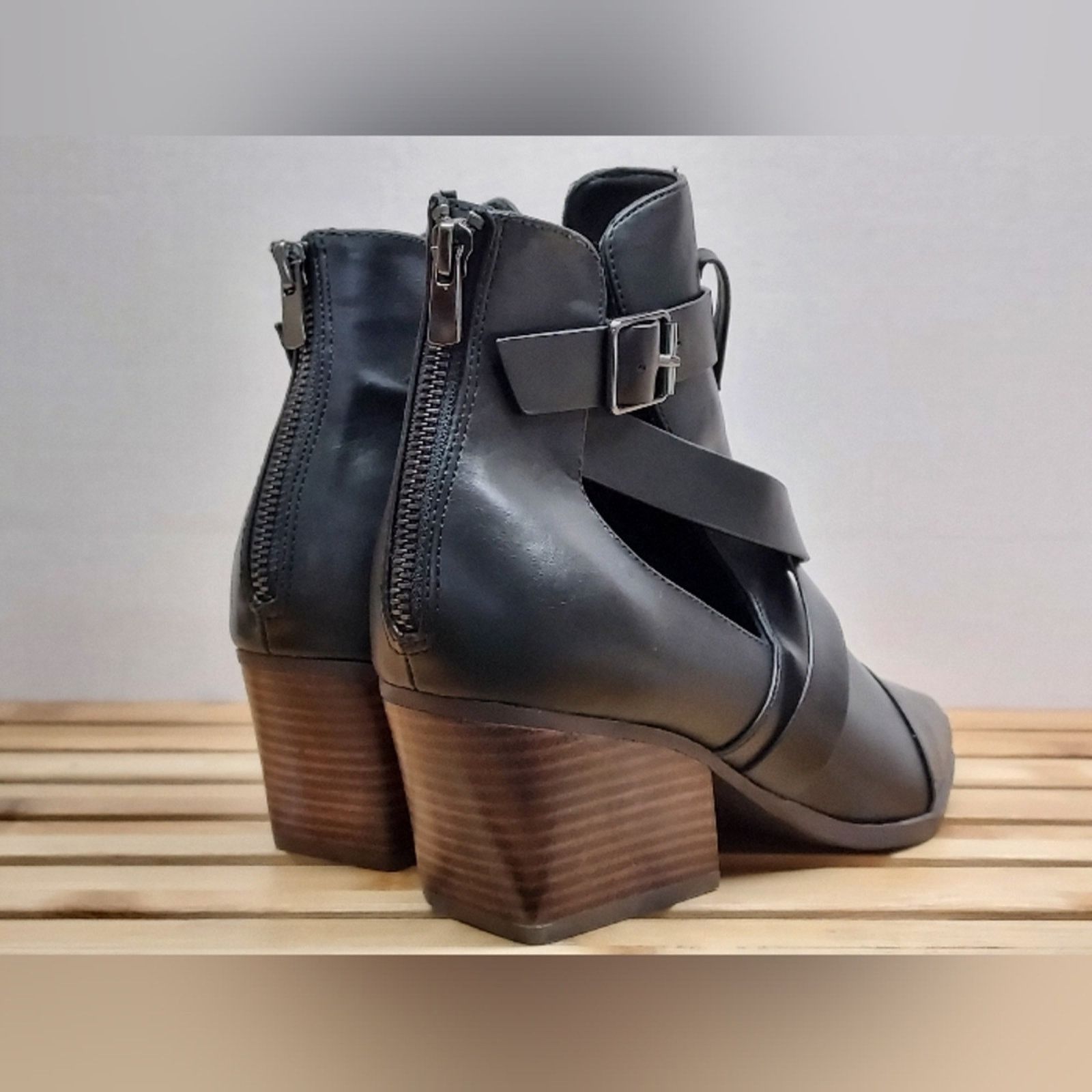 Other Yellow Box Womens Black Canoly Cut-Out Bootie Size 9 Size US 9 / IT 39 - 3 Thumbnail