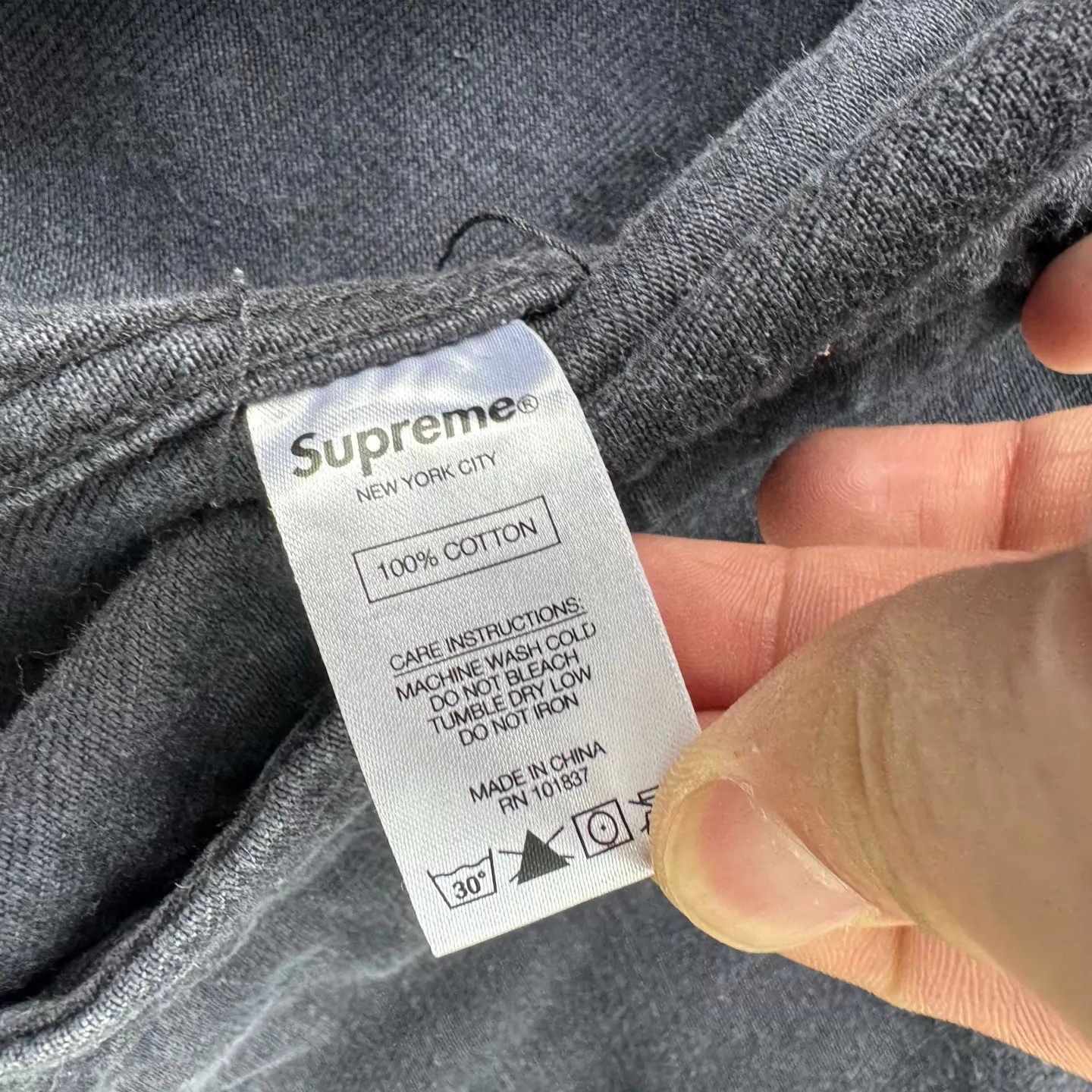 Supreme Supreme Logo Print Black & White Denim Jacket Size US XL / EU 56 / 4 - 7 Thumbnail