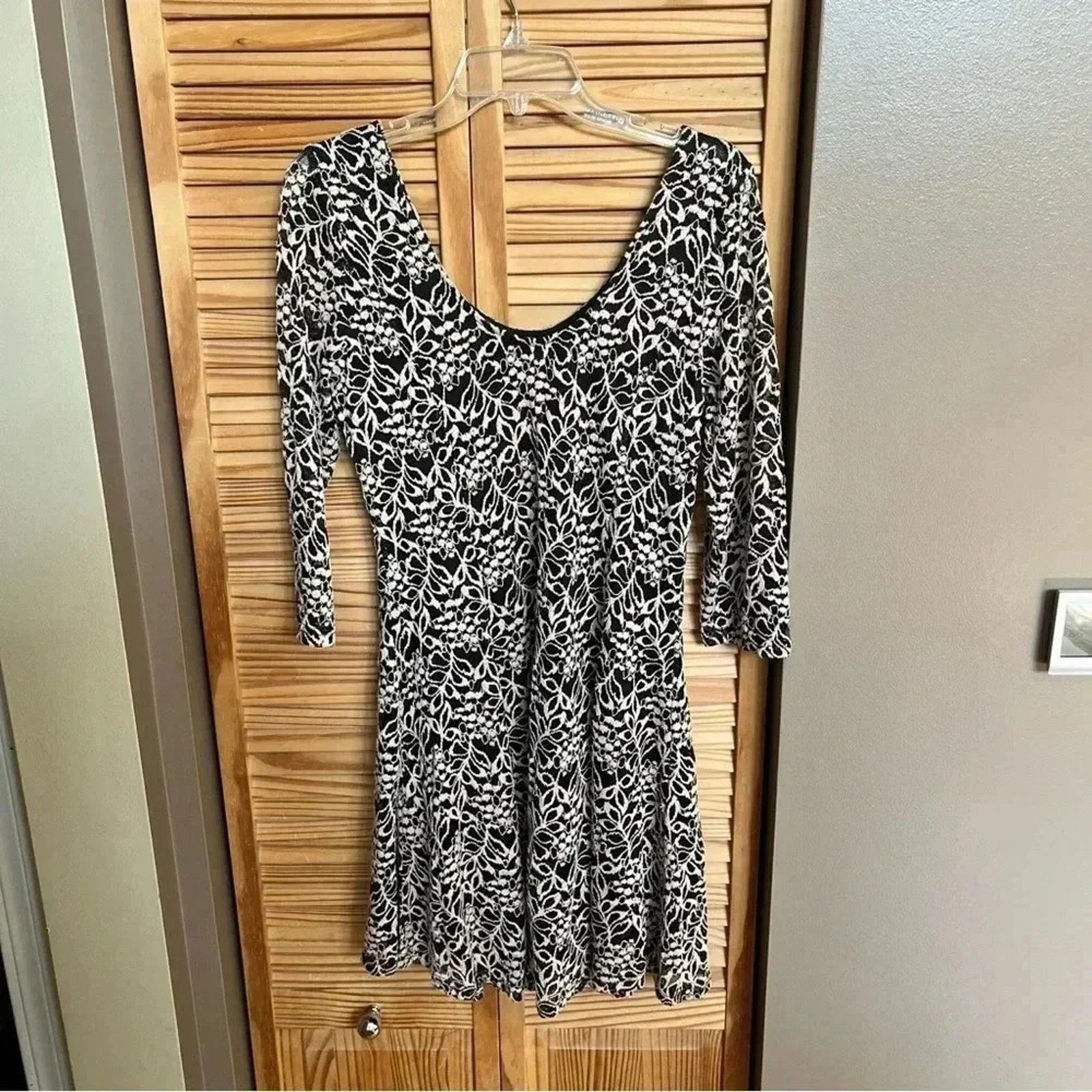 Other Young Threads Black Cream Floral Lace Dress NWT Size M Size M / US 6-8 / IT 42-44 - 4 Thumbnail