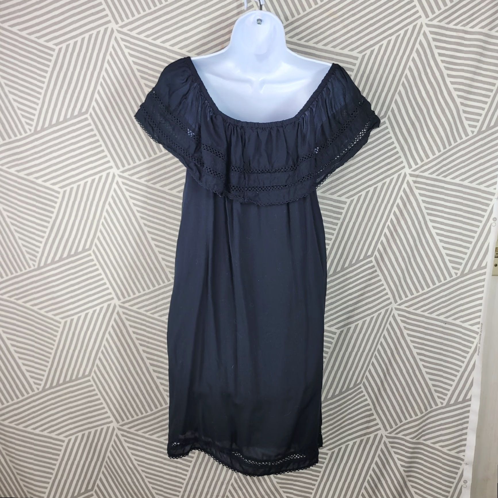 Wilfred Mini Dress Aritzia XS Black Off Shoulder Lace Trim Emmie Flutter  Womens