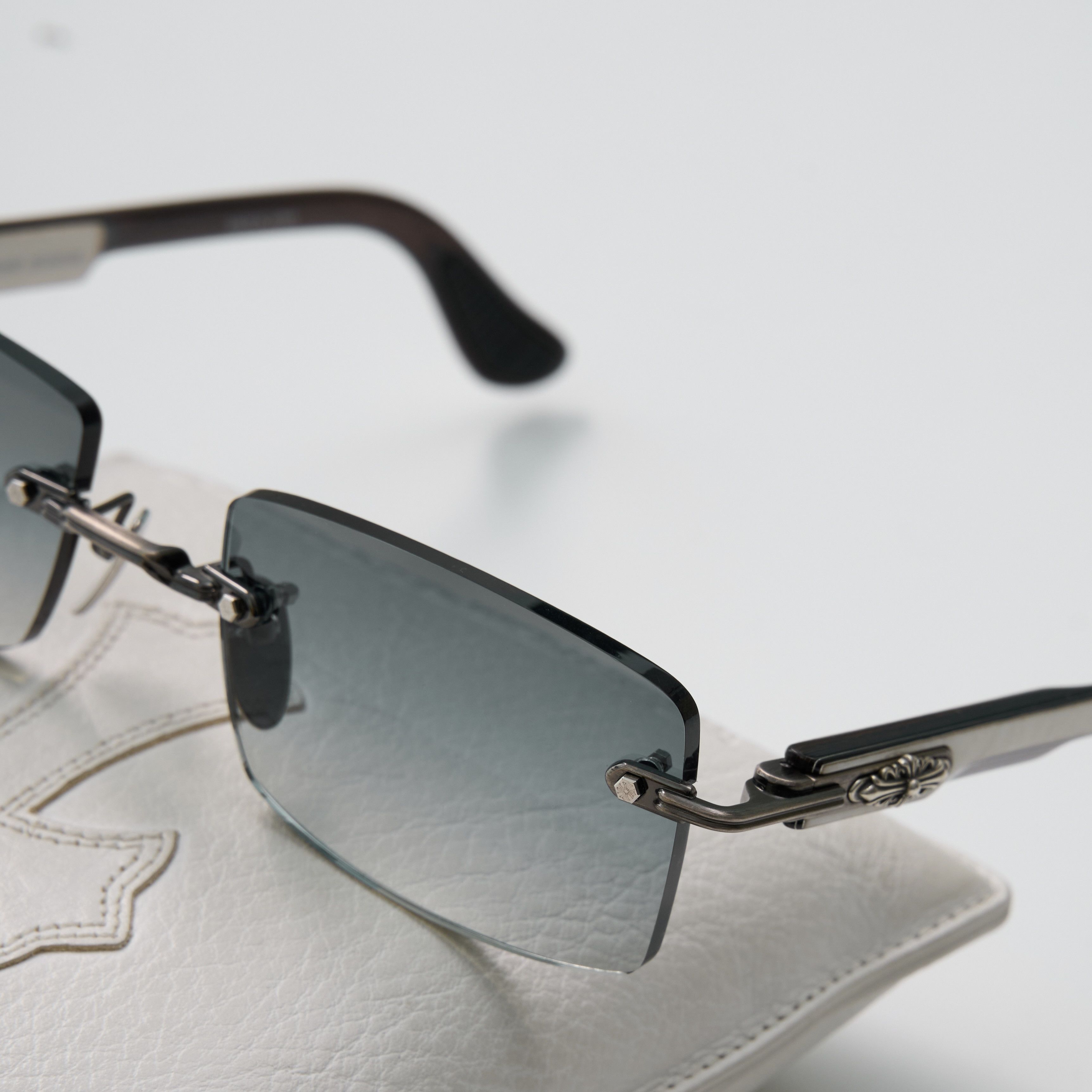 Chrome Hearts CHROME HEARTS DEEP II ANTIQUE SILVER WHITE EBONY WOOD BLUE Size ONE SIZE - 5 Thumbnail
