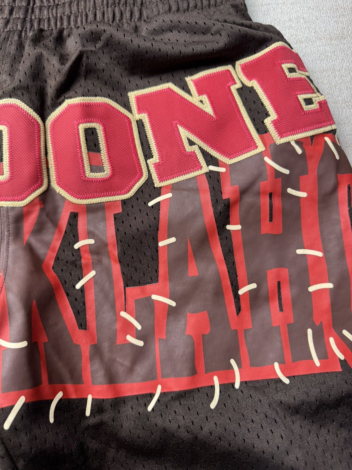 Mitchell & Ness × Travis Scott University of Oklahoma basketball shorts Size US 30 / EU 46 - 2 Thumbnail