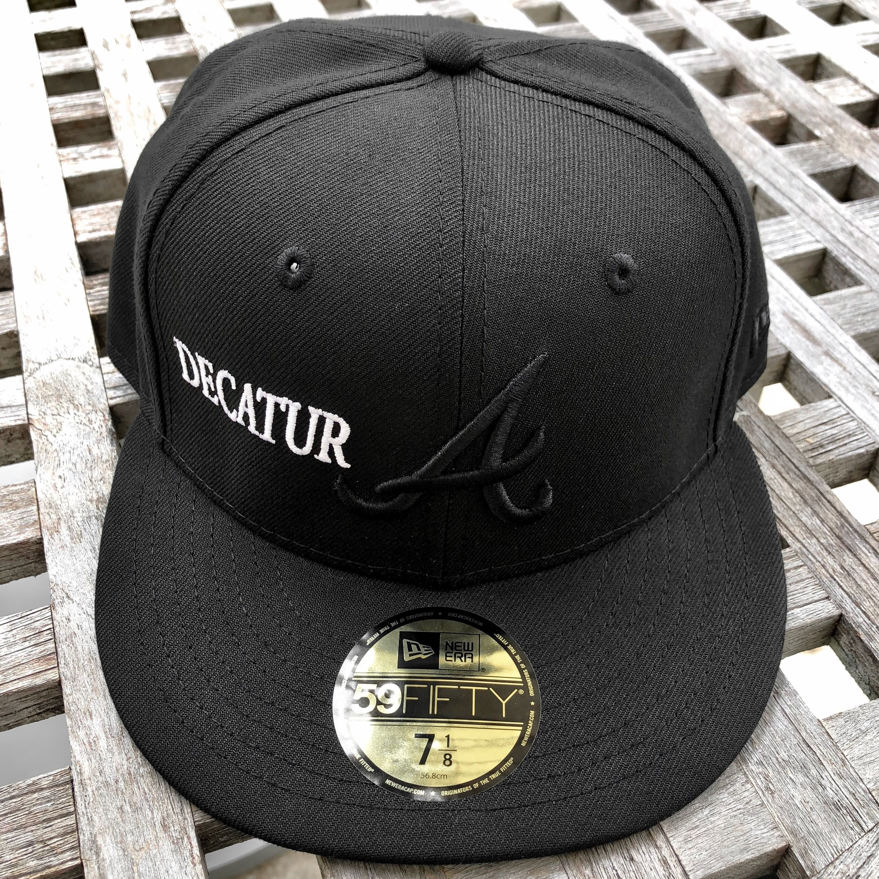 New Era Atlanta Braves Decatur Script Blackout 59FIFTY Hat 7 1/8 Size ONE SIZE - 1 Thumbnail