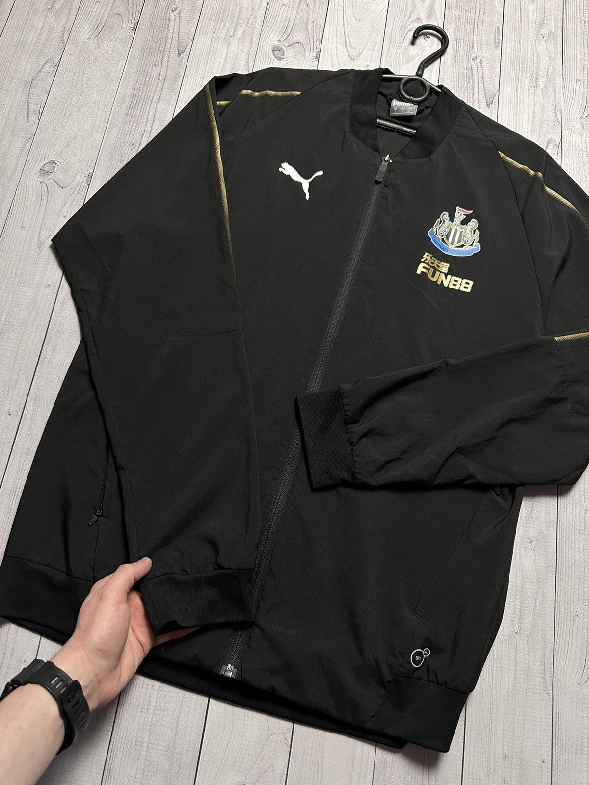 Puma × Vintage Vintage puma New Castle United soccer jacket size L logo Size US L / EU 52-54 / 3 - 6 Thumbnail