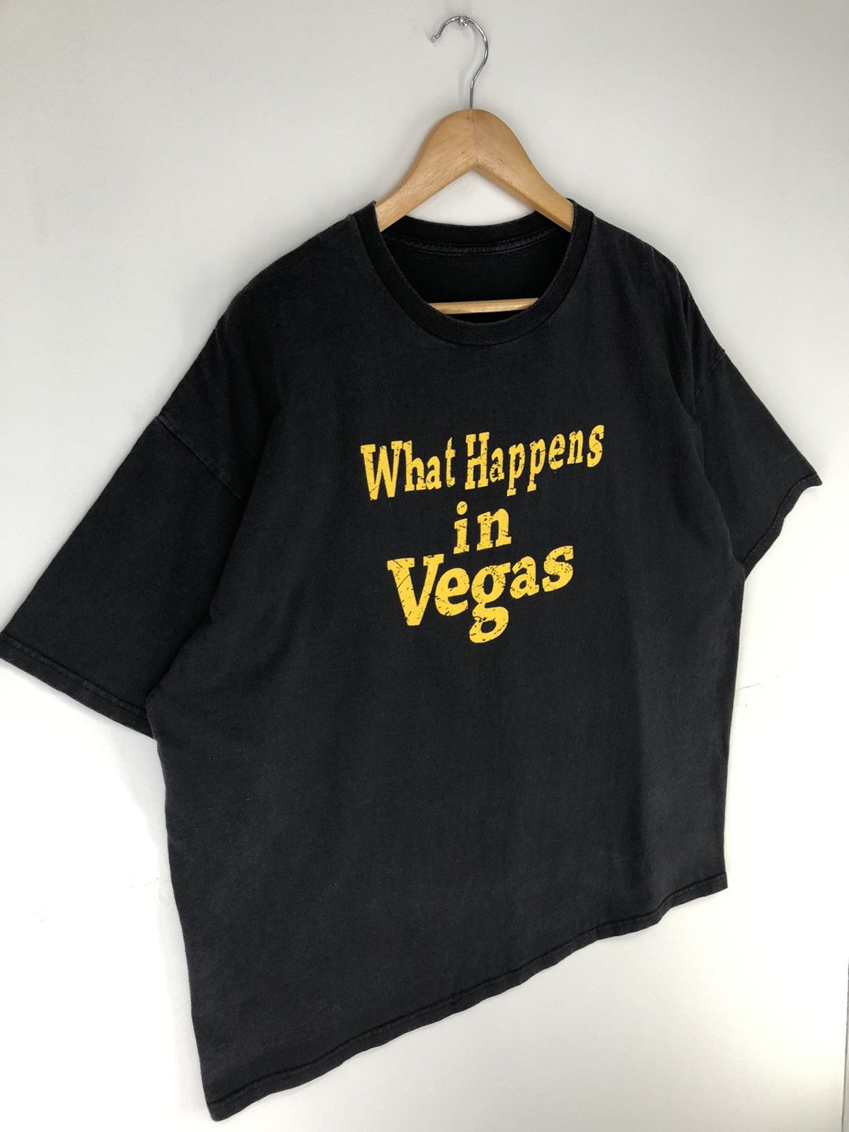 Vintage Vintage Y2K What Happens In Vegas Stays In Vegas Tshirt Size US XL / EU 56 / 4 - 4 Thumbnail