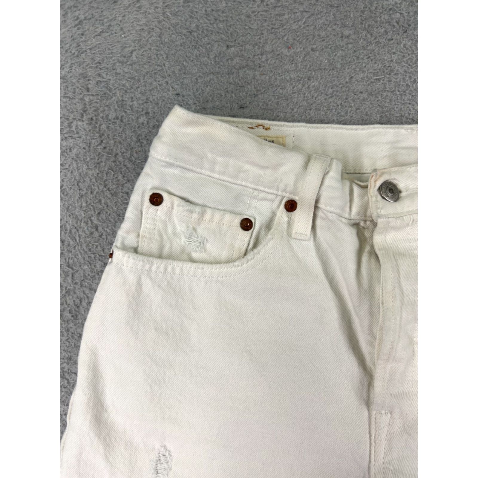 Levi's VINTAGE Levi's Shorts Womens 28 White Denim Cut-Off 501 Button Fly 5-Pocket Regular Rise 5in Inseam Beach Casual Womens Size 28" / US 6 / IT 42 - 4 Thumbnail