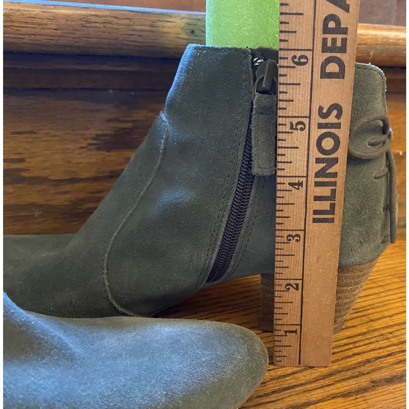 Elie Tahari Tahari Womens Boots 7.5M Green Suede Leather Lace Up Heel Size US 7.5 / IT 37.5 - 6 Thumbnail