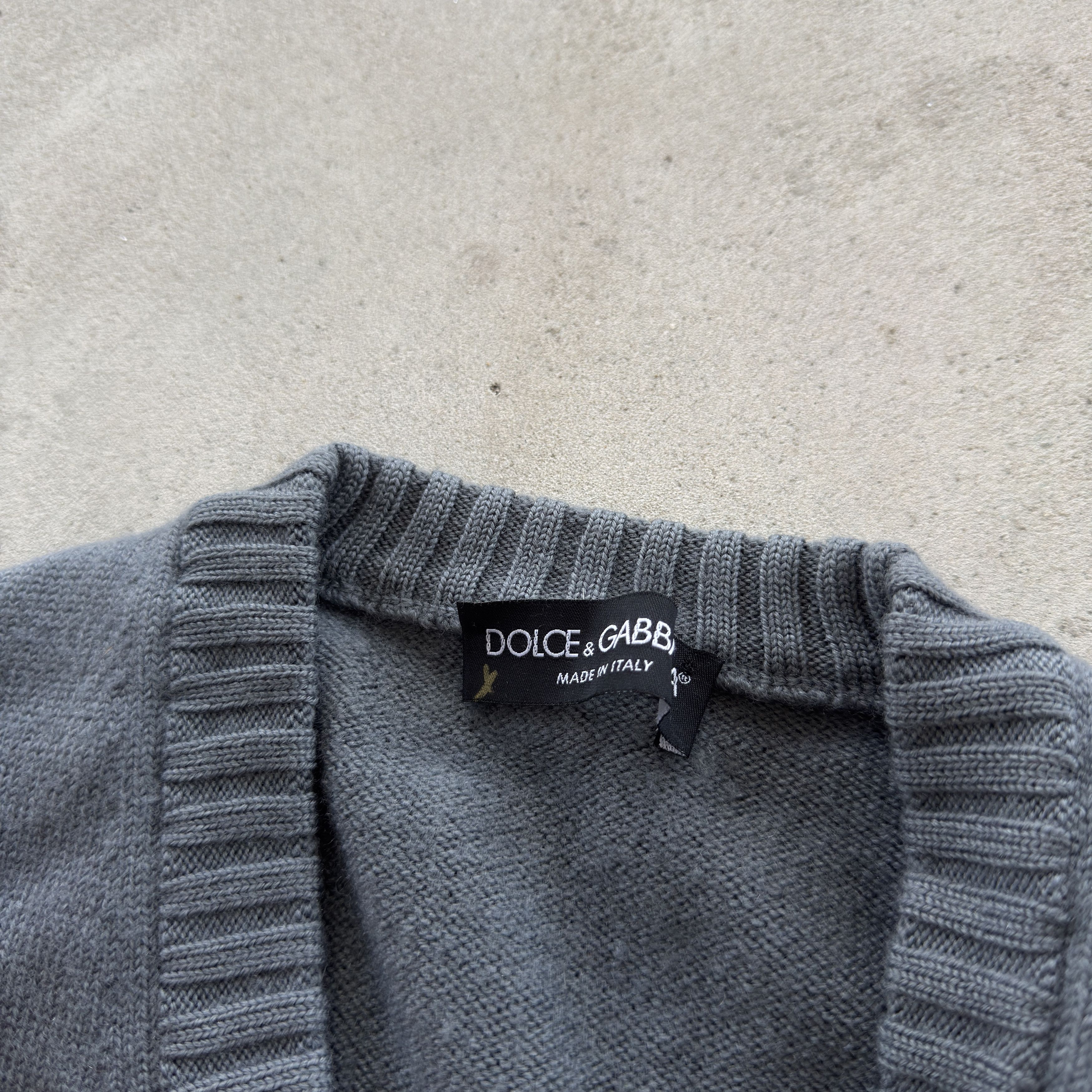 Dolce & Gabbana Dolce Gabbana Vintage Grey V-Neck Knit Sweater Sleeve Logo Size US S / EU 44-46 / 1 - 5 Thumbnail