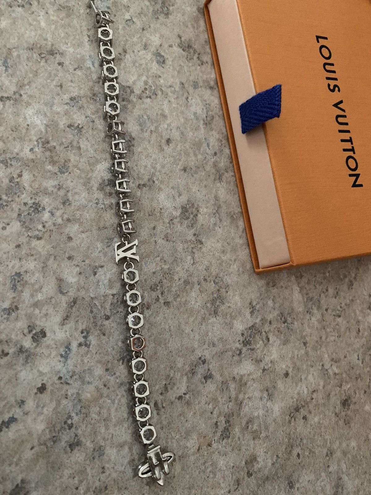 Louis Vuitton RARE Louis Vuitton Crystal chain bracelet Size ONE SIZE - 8 Thumbnail