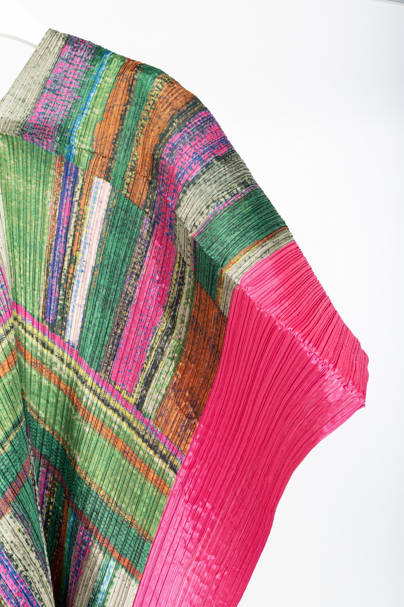 Pleats Please Issey Miyake Pleats Please Issey Miyake Green & Pink Abstract-Print Shawl Size ONE SIZE - 4 Thumbnail