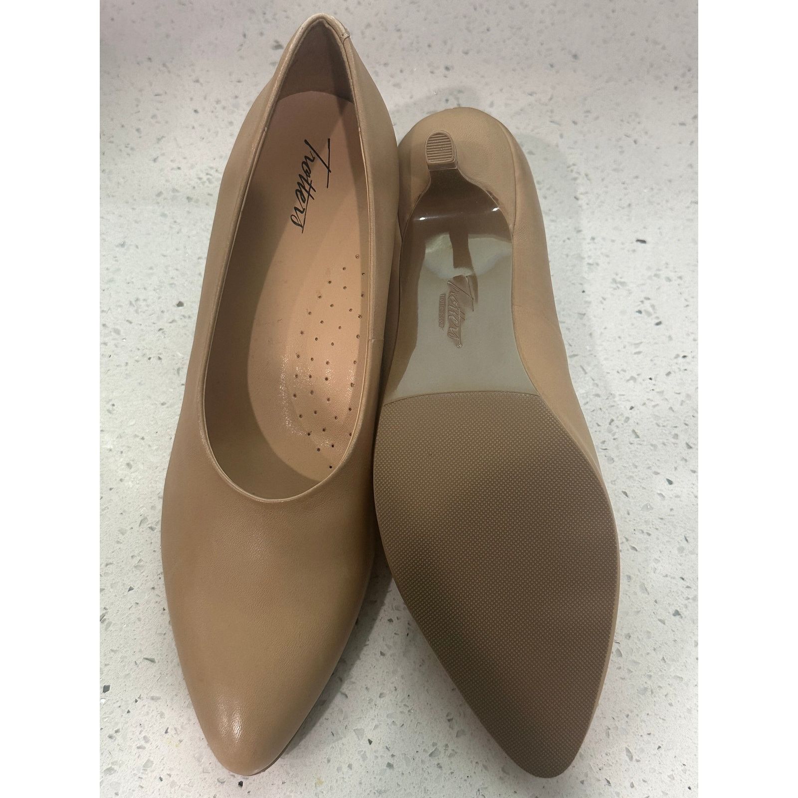 Other Trotters Women's Kiera Pump, Nude, Size 9.5 Size US 9.5 / IT 39.5 - 3 Thumbnail