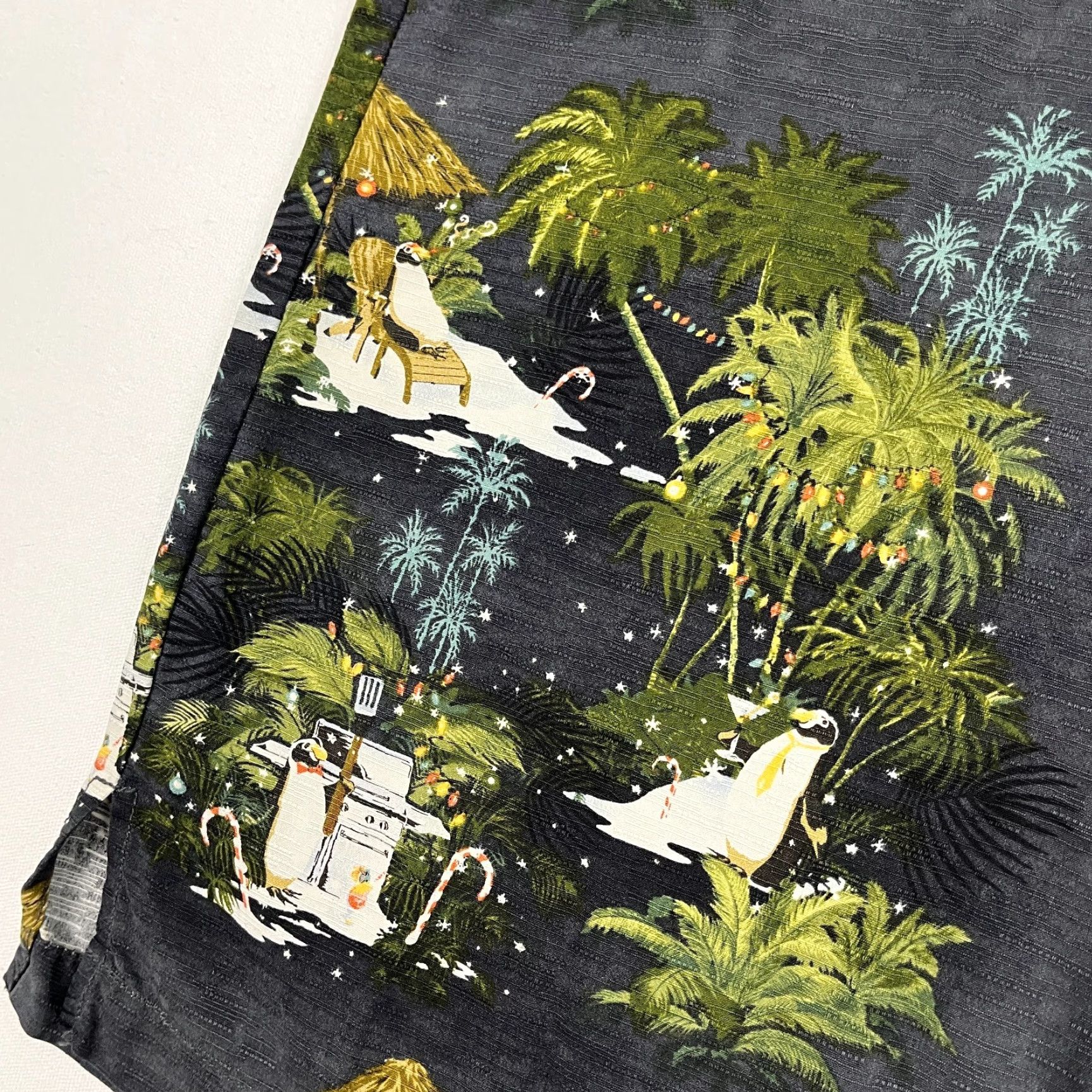 Tommy Bahama VINTAGE Tommy Bahama Shirt Mens Medium Christmas Penguins Hawaiian Cruise Vacation Prep Size US M / EU 48-50 / 2 - 6 Thumbnail
