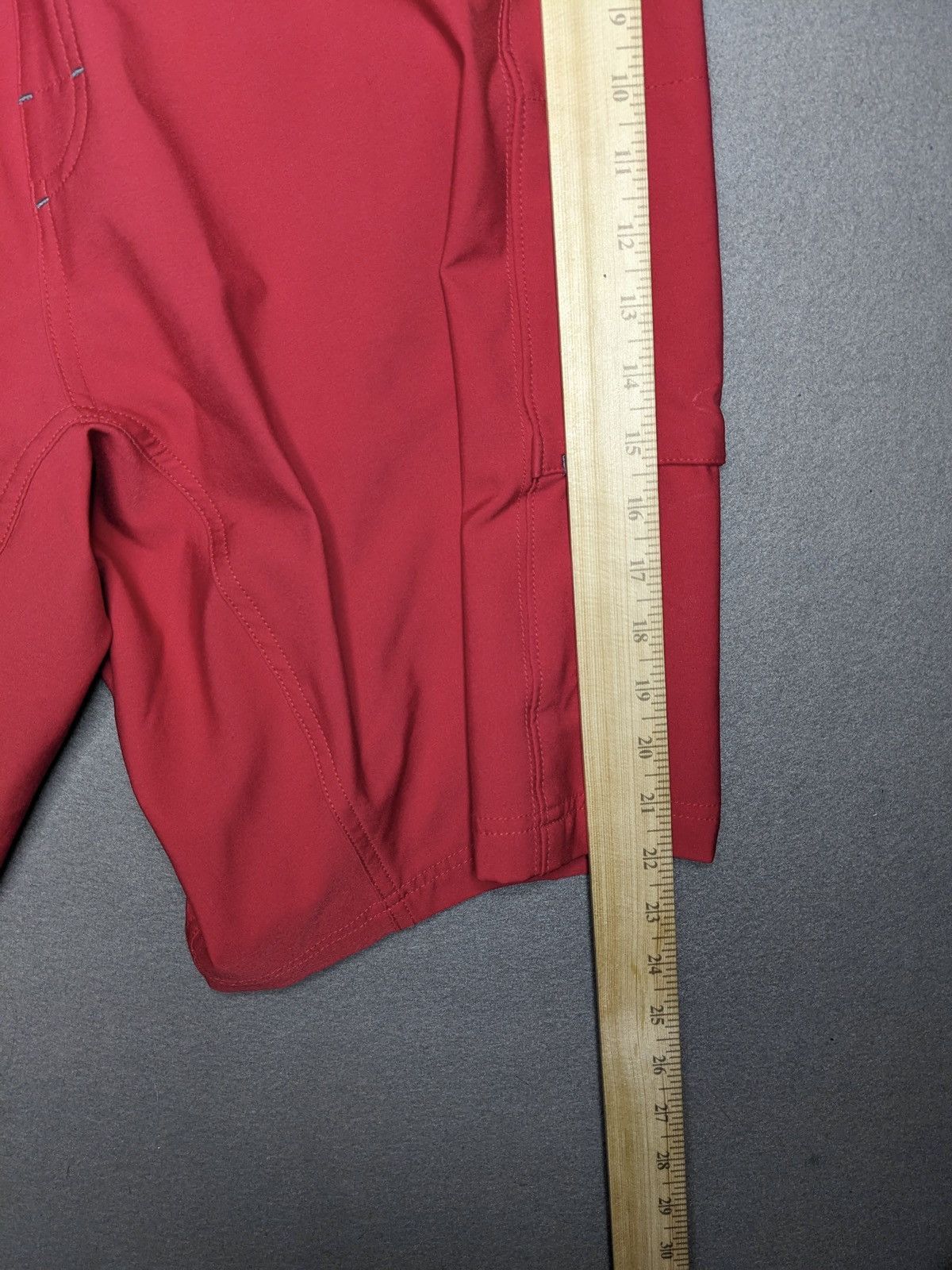 Oakley Vintage Oakley Board Shorts Mens 34 Cargo Surf Comb Red 90s Size US 34 / EU 50 - 12 Thumbnail