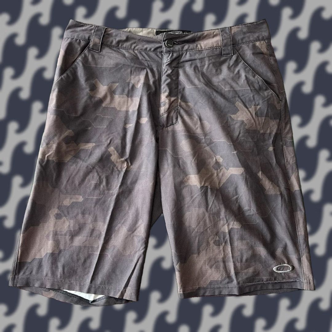 VINTAGE Oakley Board Shorts Mens 32 Camo Surf Swim Trunks Y2K