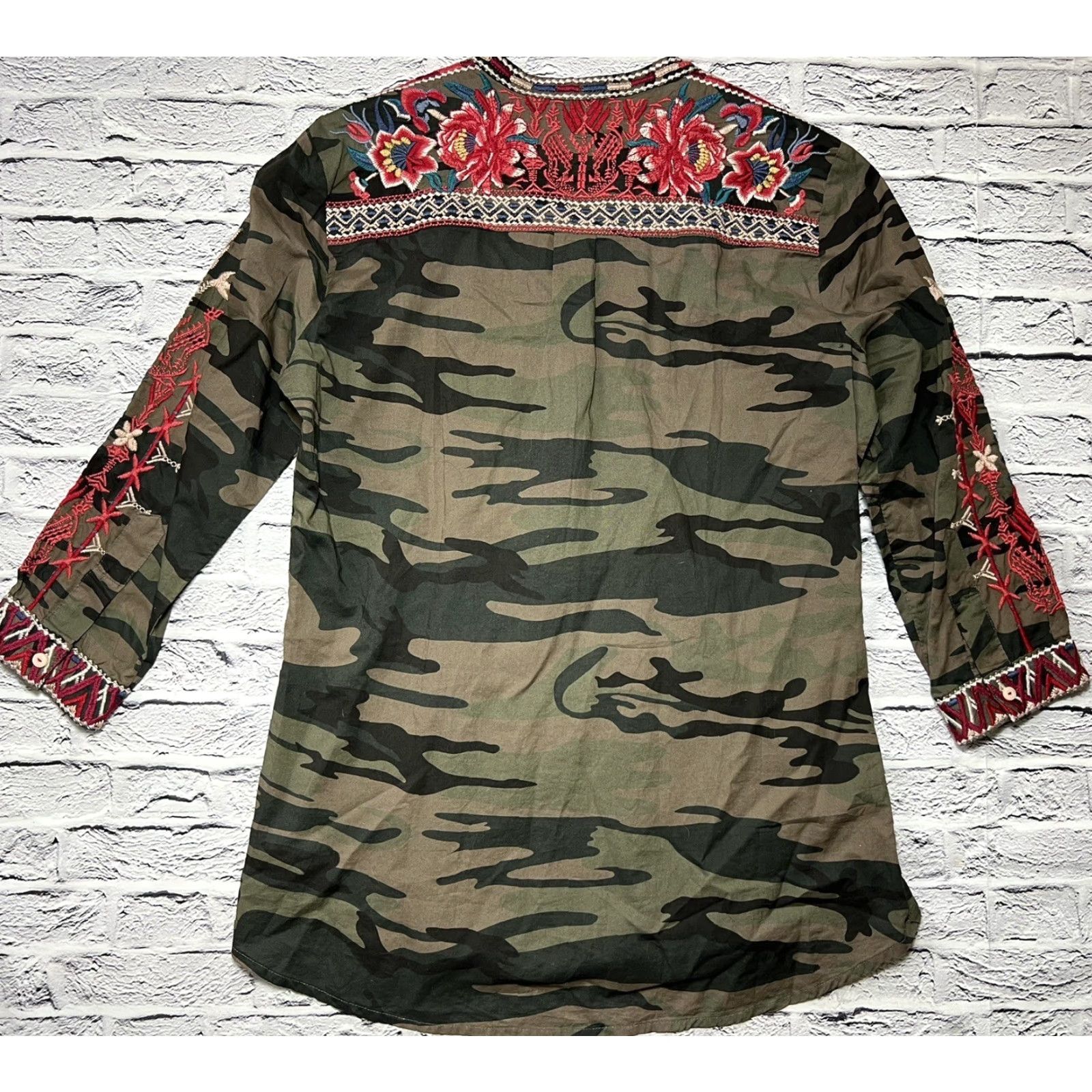 Johnny Was VINTAGE Johnny Was Women's Camouflage Floral Print Button-Down Shirt Small Size S / US 4 / IT 40 - 5 Thumbnail