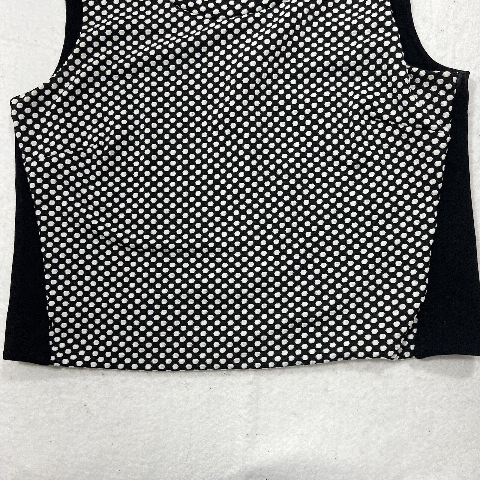 Banana Republic Banana Republic Sleeveless Polka Dot Zip Up Crop Top Size XS / US 0-2 / IT 36-38 - 5 Thumbnail