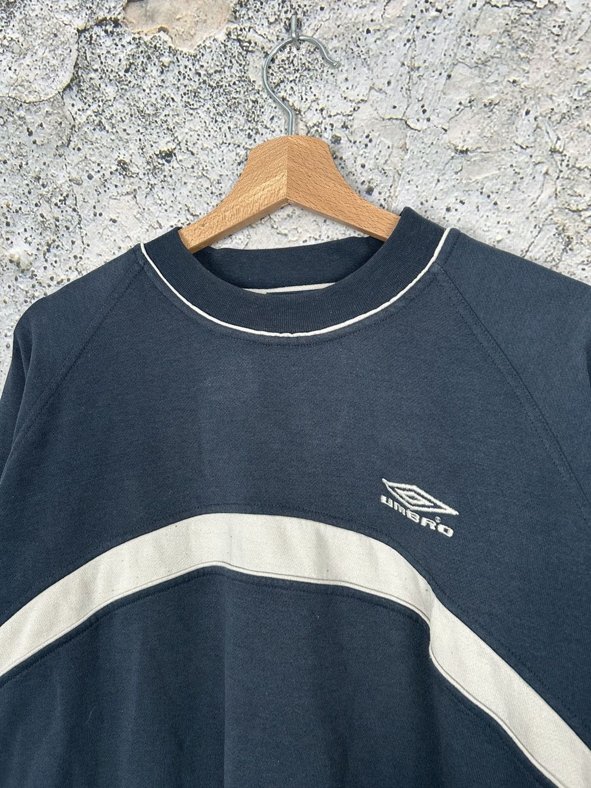 Umbro Vintage Umbro 90s Football Crewneck Sportswear Baggy Rap Size US L / EU 52-54 / 3 - 3 Thumbnail