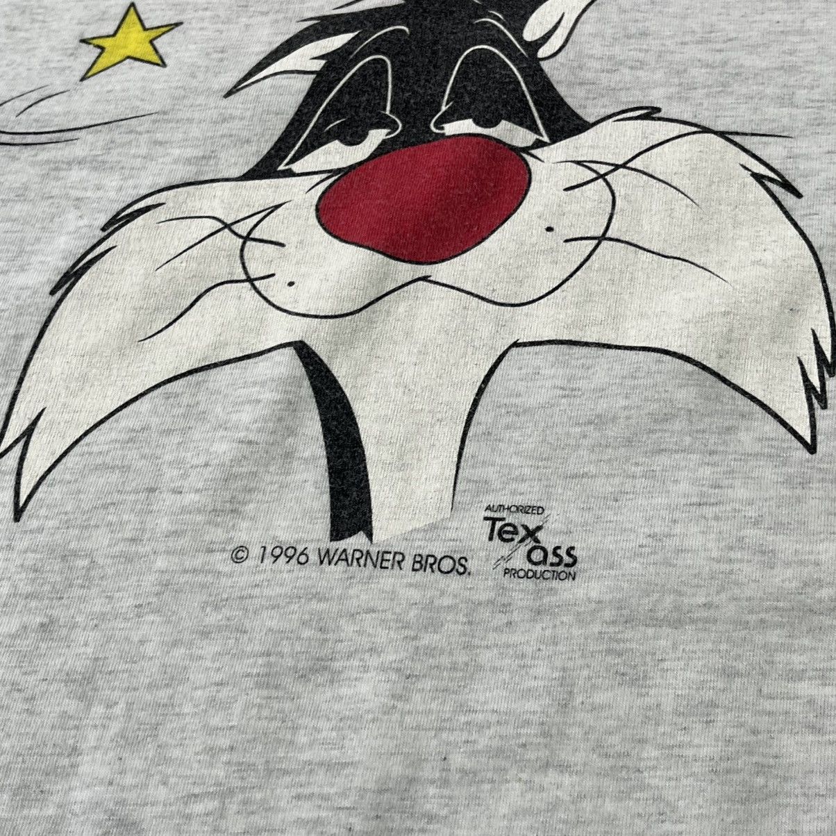 Vintage Vintage 1996 Tweety Bird Sylevester Looney T-Shirt Size US L / EU 52-54 / 3 - 15 Thumbnail
