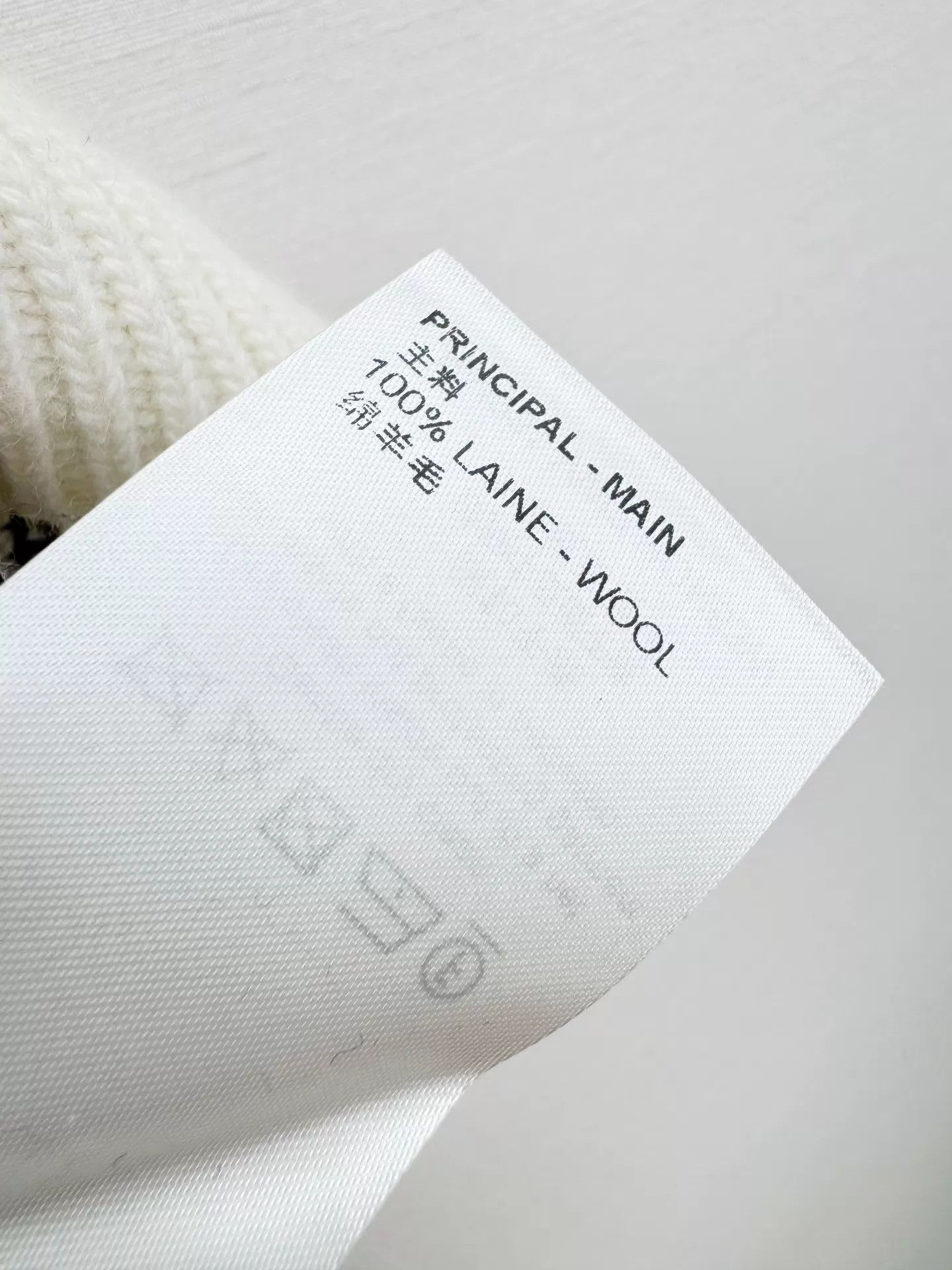 Louis Vuitton Louis Vuitton knit sweater L new with tags Size US L / EU 52-54 / 3 - 6 Thumbnail