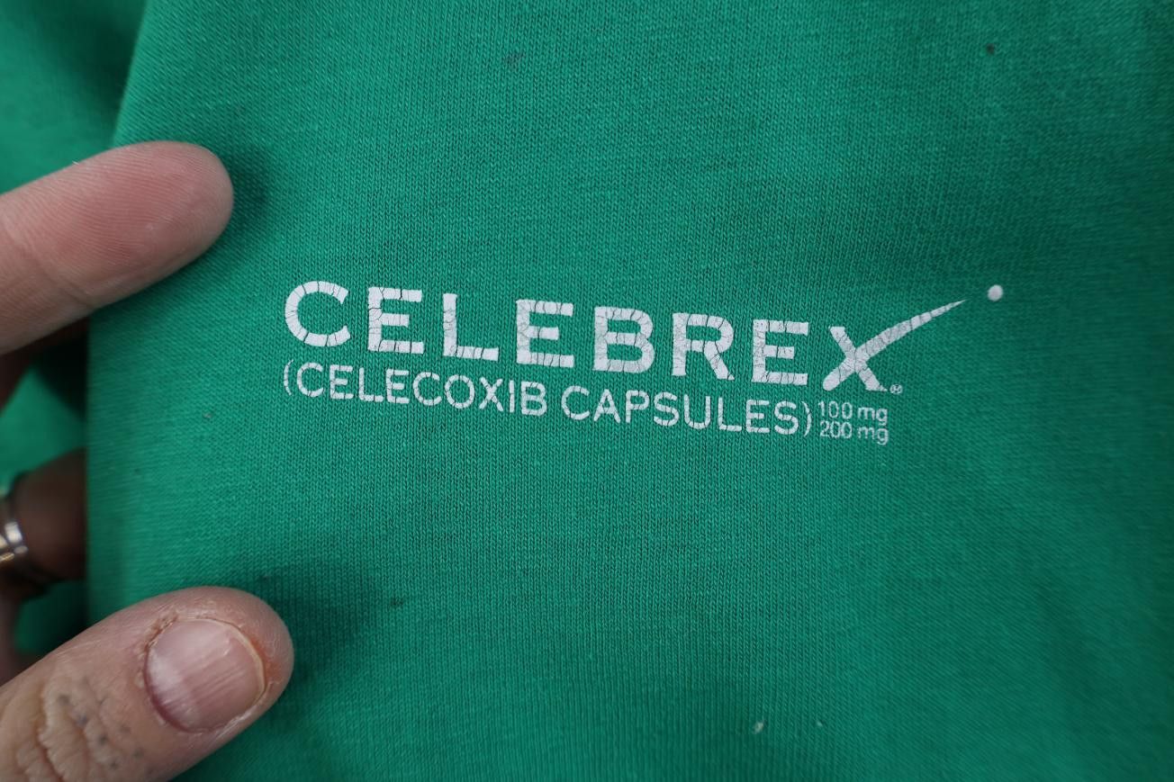 Vintage Vintage 90s Spell Out Celebrex Capsules Double Sided T-Shirt Size US XL / EU 56 / 4 - 4 Thumbnail