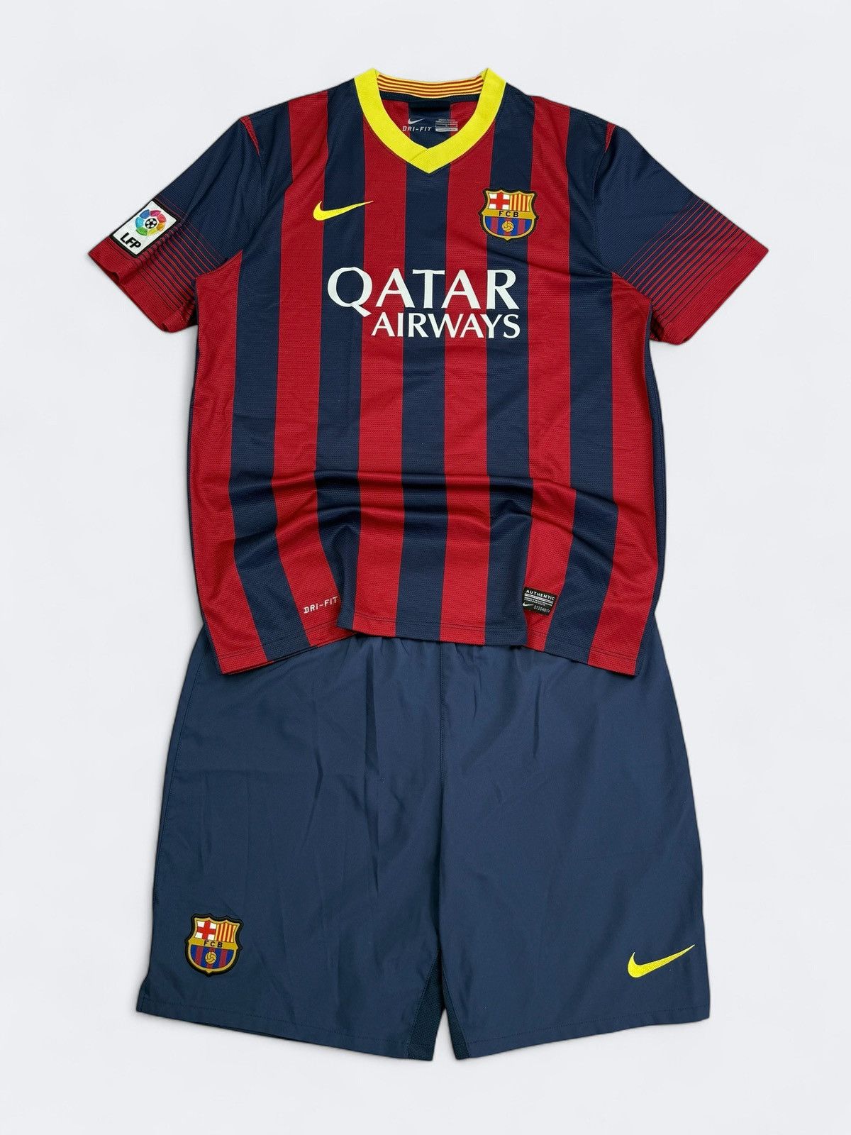 Nike 2013 2014 Barcelona Home Jersey And Shorts Size US L / EU 52-54 / 3 - 2 Thumbnail