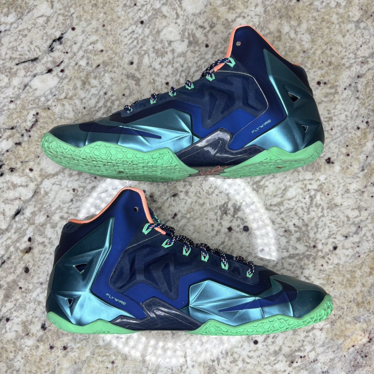 Nike Size 10.5-Nike LeBron 11 Akron vs. Miami Lightly Worn W/Box Size US 10.5 / EU 43-44 - 3 Thumbnail