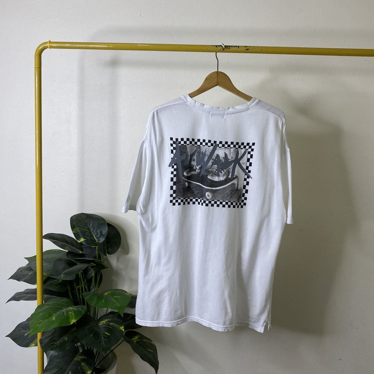Airwalk Vintage Y2K Airwalk Skateboard Skater Streetwear Tee Size US L / EU 52-54 / 3 - 1 Thumbnail