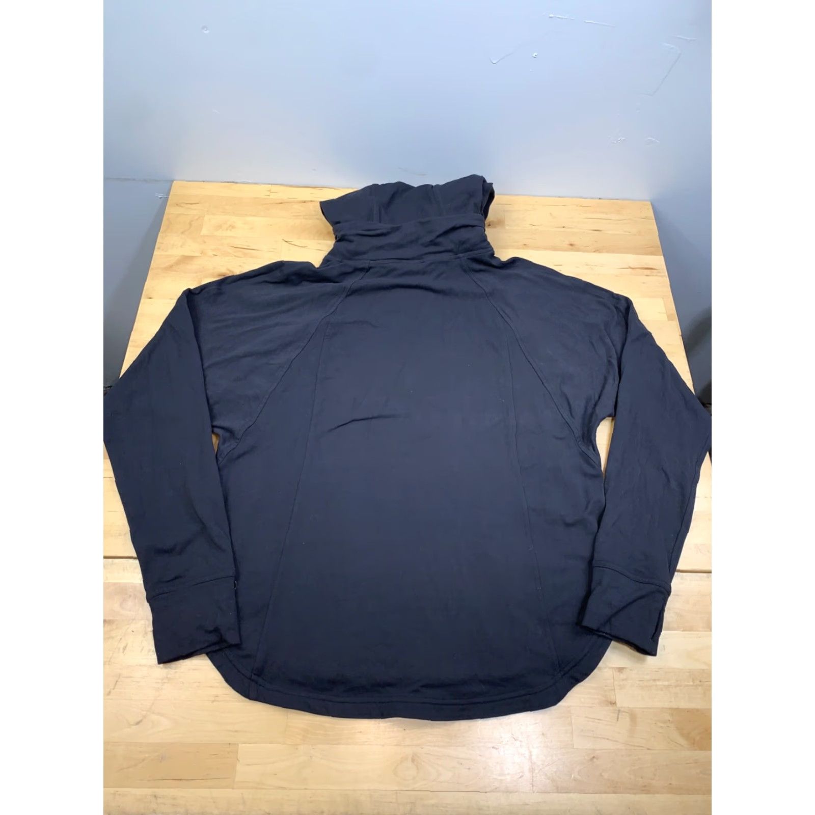 Lululemon Lululemon Hoodie Women 10 Black Pullover Casual Activewear Hooded Pockets Long Sleeve Size L / US 10 / IT 46 - 8 Thumbnail