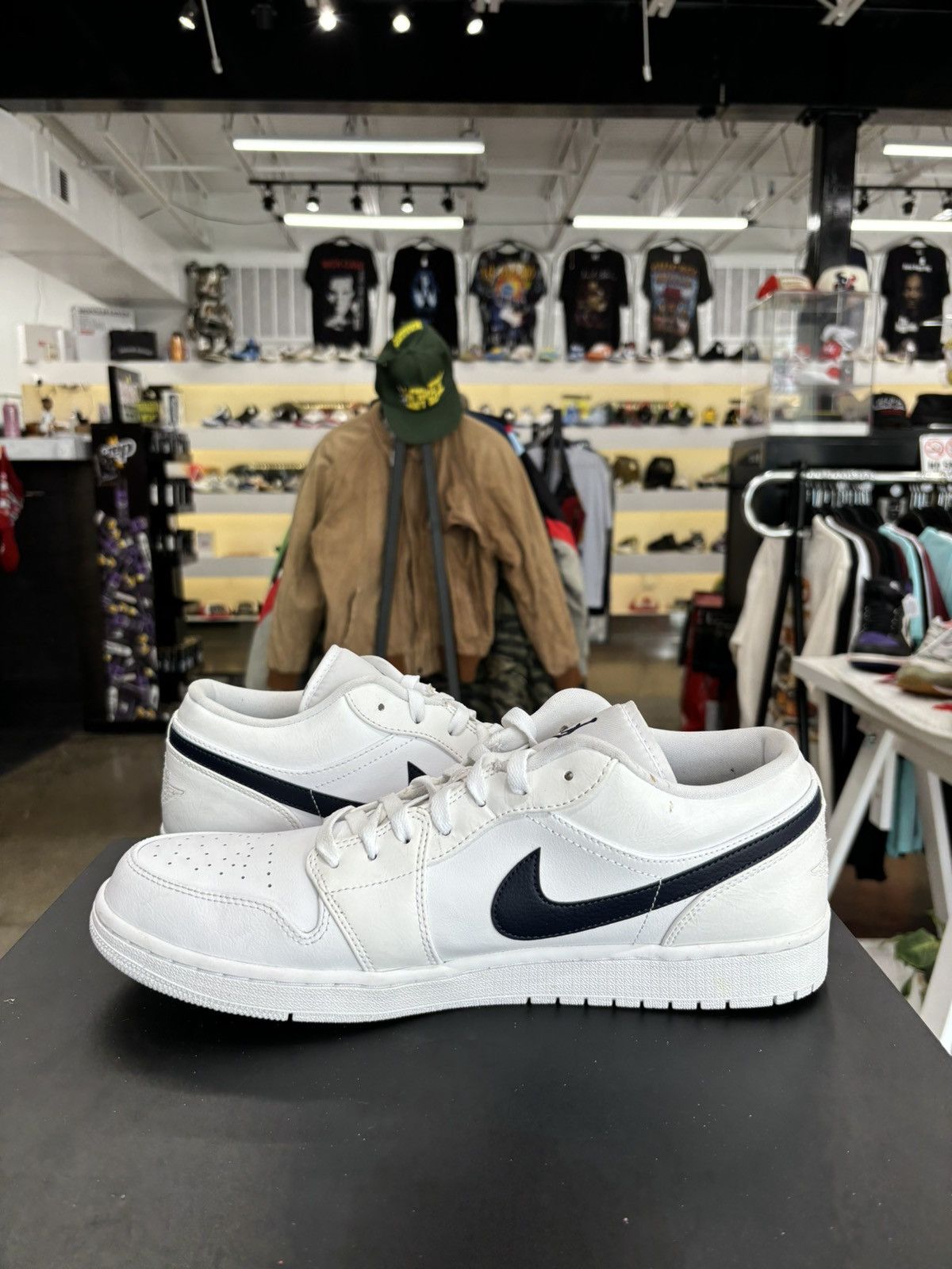 Jordan Brand Jordan 1 Low White Obsidian Sz. 14 Size US 14 / EU 47 - 5 Thumbnail