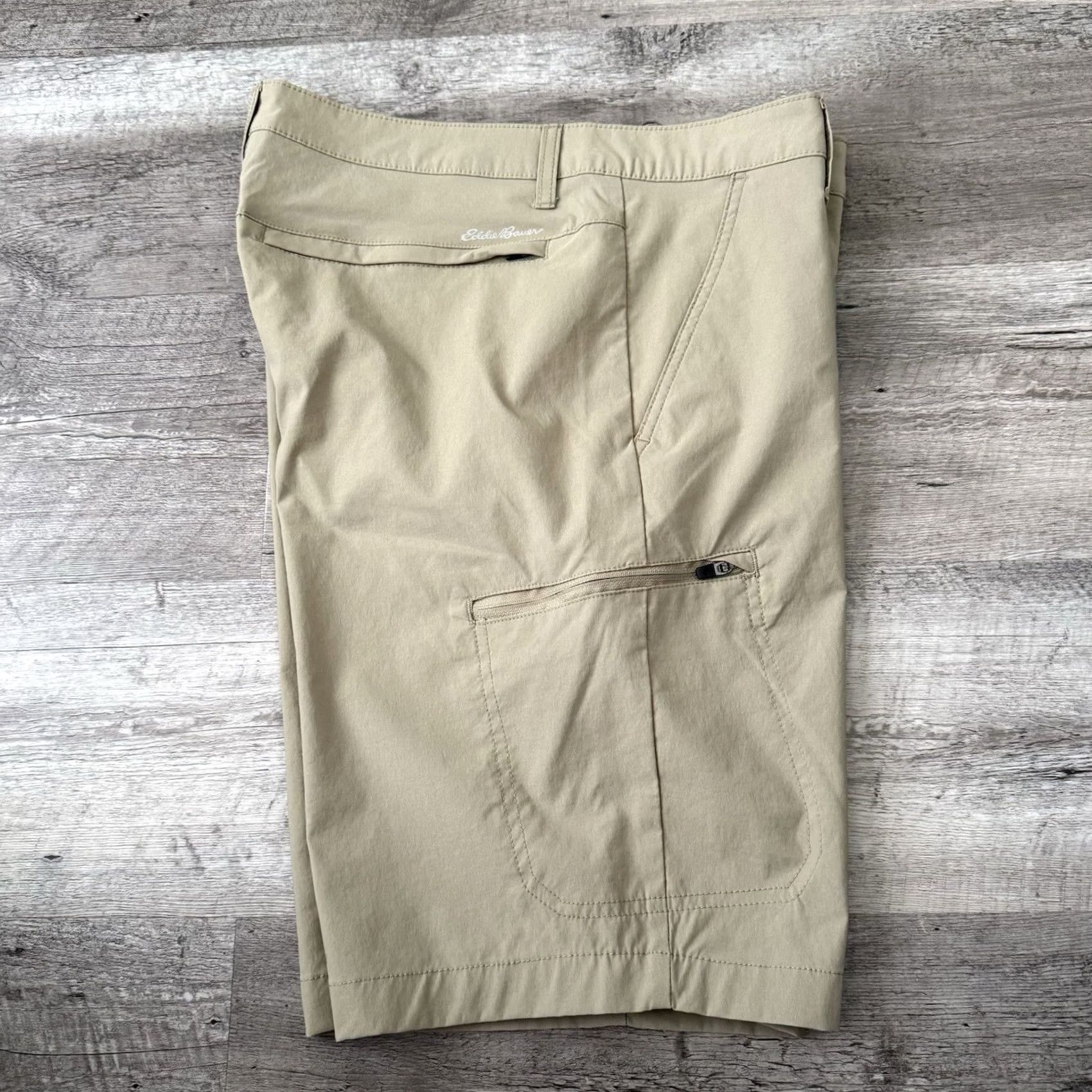 Eddie Bauer Eddie Bauer Cargo Shorts Mens 32 Tan Zipper Stretch 10" Hiking Flat Front Size US 32 / EU 48 - 6 Thumbnail