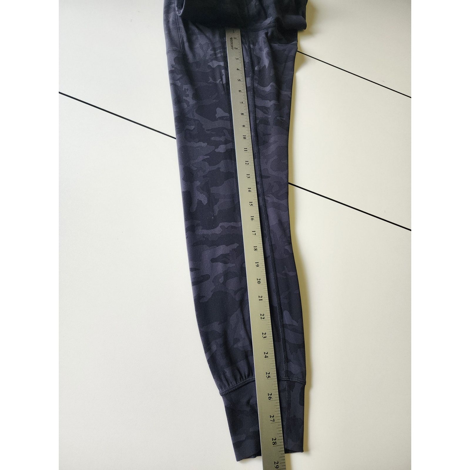 Lululemon Lululemon Athletica Gray Camo Leggings womens 6 Size 28" / US 6 / IT 42 - 7 Thumbnail