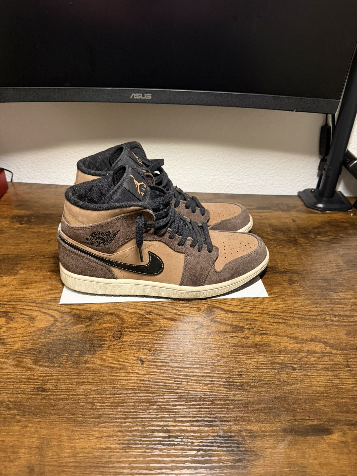 Nike Air Jordan 1 Mid Dark Chocolate Size US 10.5 / EU 43-44 - 4 Thumbnail