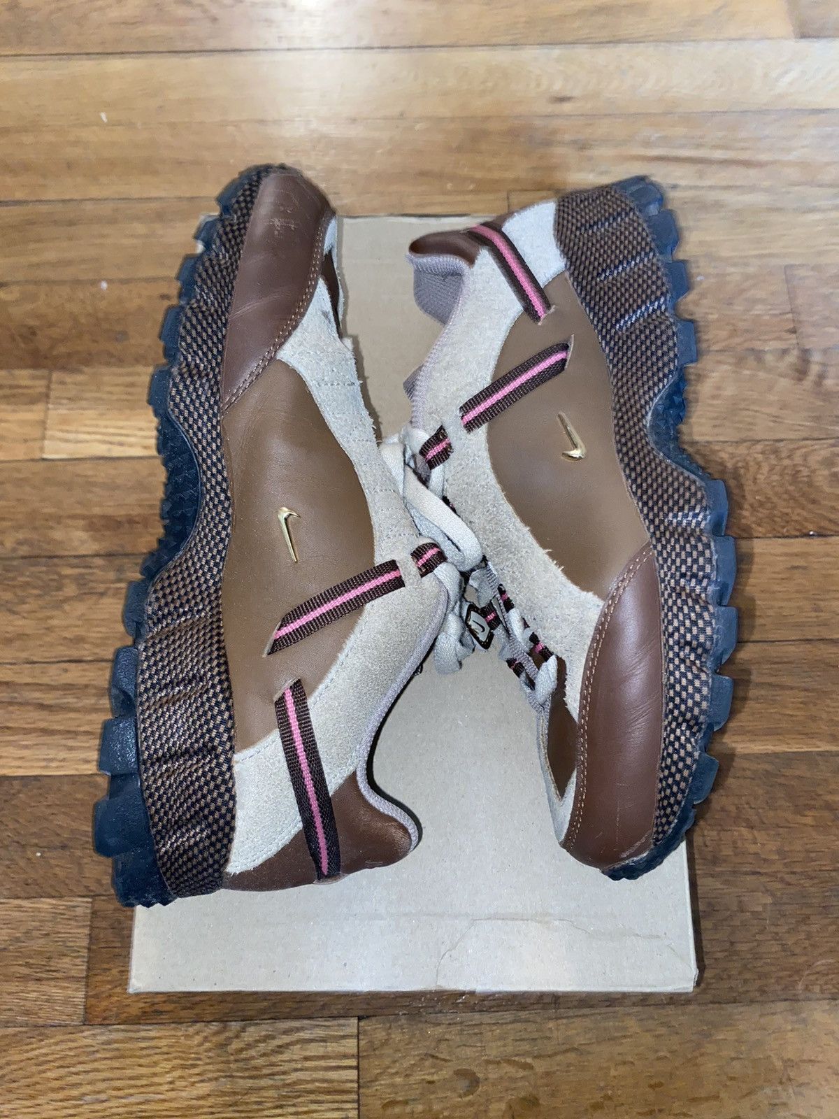 Jacquemus × Nike Nike Air Humara LX Jacquemus Ale Brown Gold Size US 7 / IT 37 - 2 Thumbnail