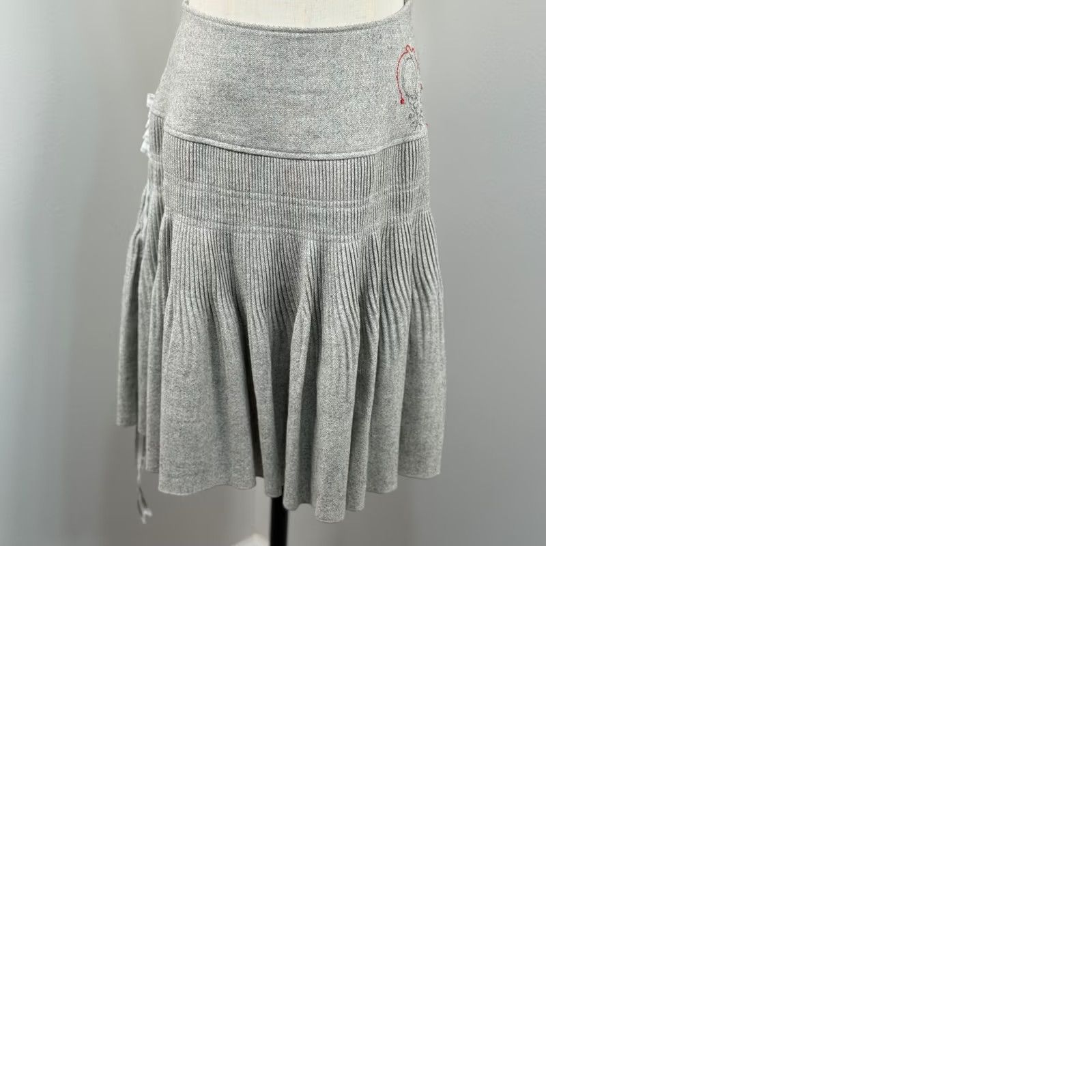 Oilily VINTAGE Oilily Skirt Wool Blend Knit Pleated Embroidered Heart Lined Side Zipper Gray 21" Knee Length Adults Womens Size 30" / US 8 / IT 44 - 9 Thumbnail