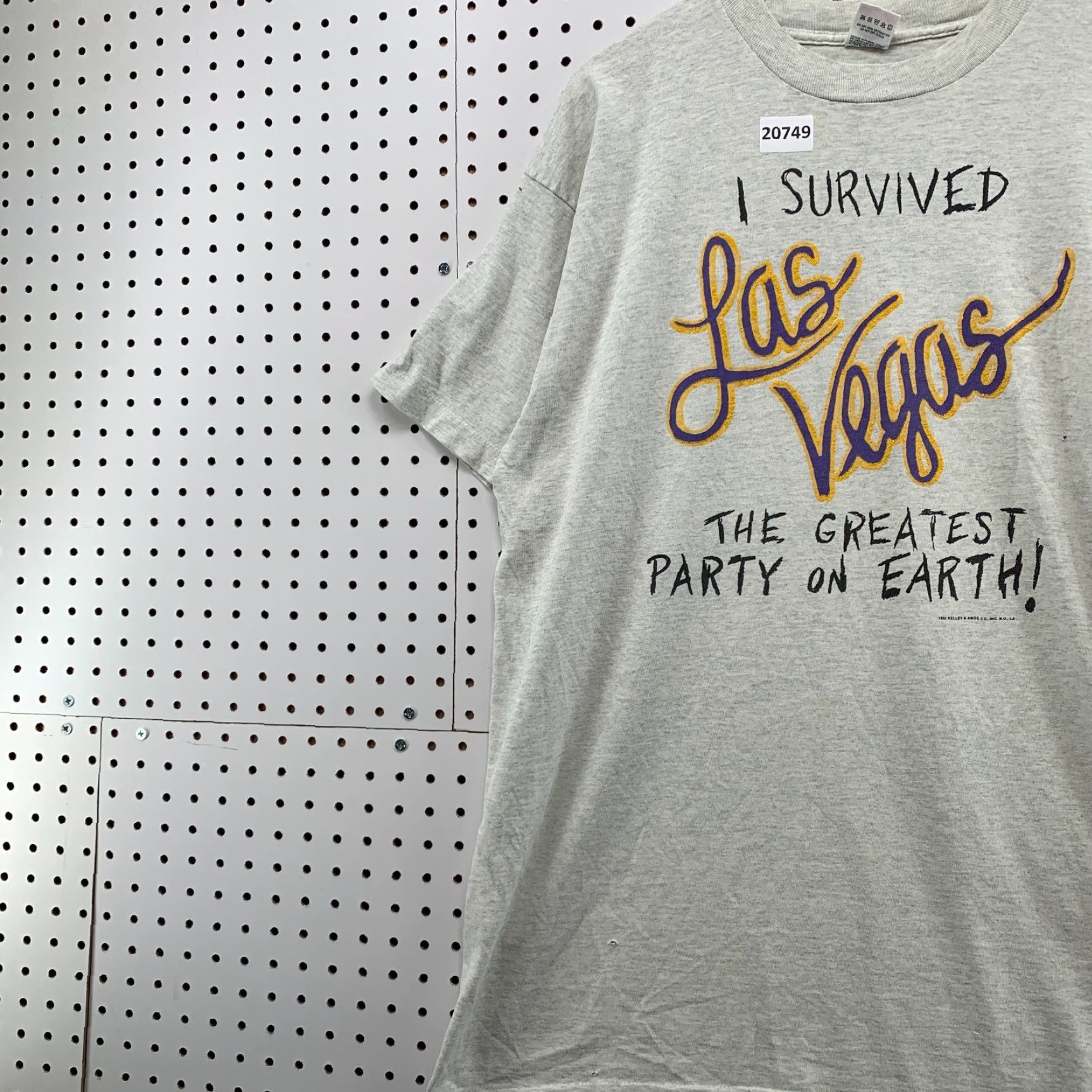 Fruit Of The Loom VINTAGE Las Vegas 90s Survived Shirt Mens XL Gray USA Single Stitch Fruit of the Loom T-Shirt Size US XL / EU 56 / 4 - 3 Thumbnail