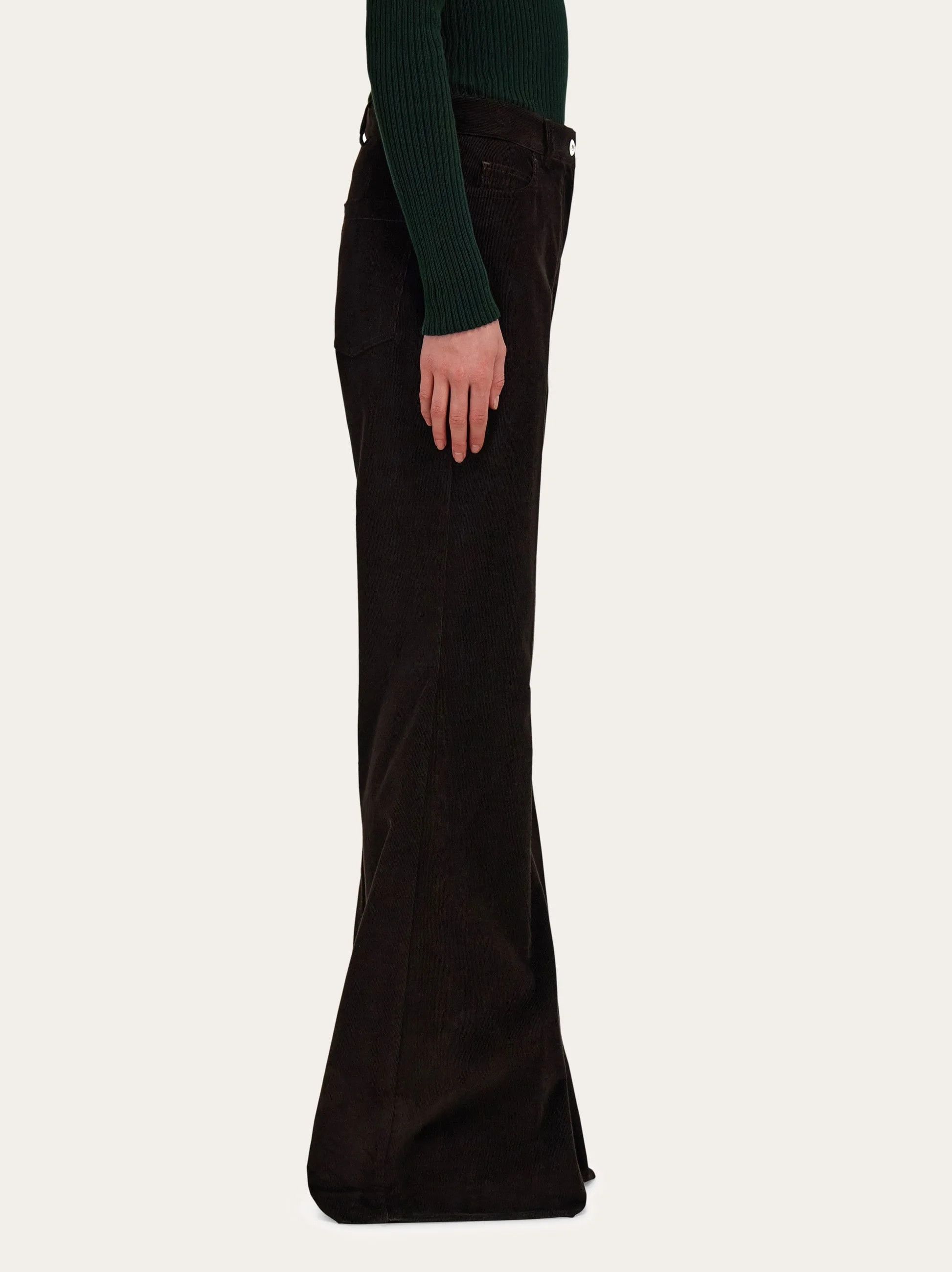 Salvatore Ferragamo o1s1rm0426 Flared Cord Pant in Brown Coffee Size 26" / US 2 / IT 38 - 3 Thumbnail