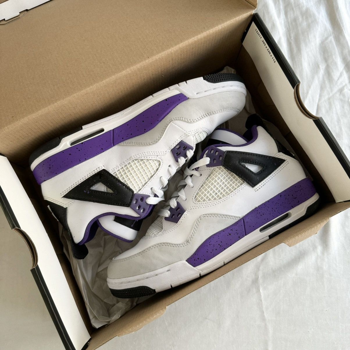 Jordan Brand Air Jordan 4 Retro GS 'Ultraviolet' Size US 7.5 / IT 37.5 - 1 Thumbnail