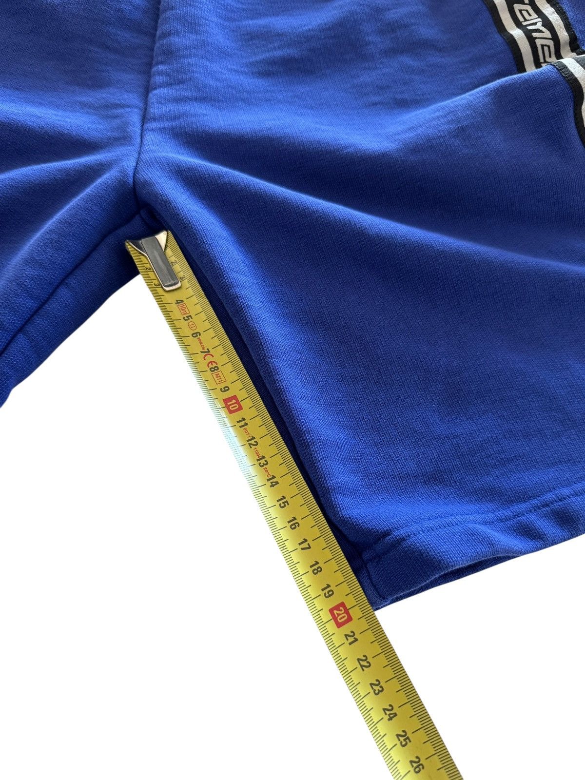 Vetements *RARE* VETEMENTS GVASALIA TAPE LOGO V SHORT SWEATPANTS Size US 34 / EU 50 - 10 Thumbnail