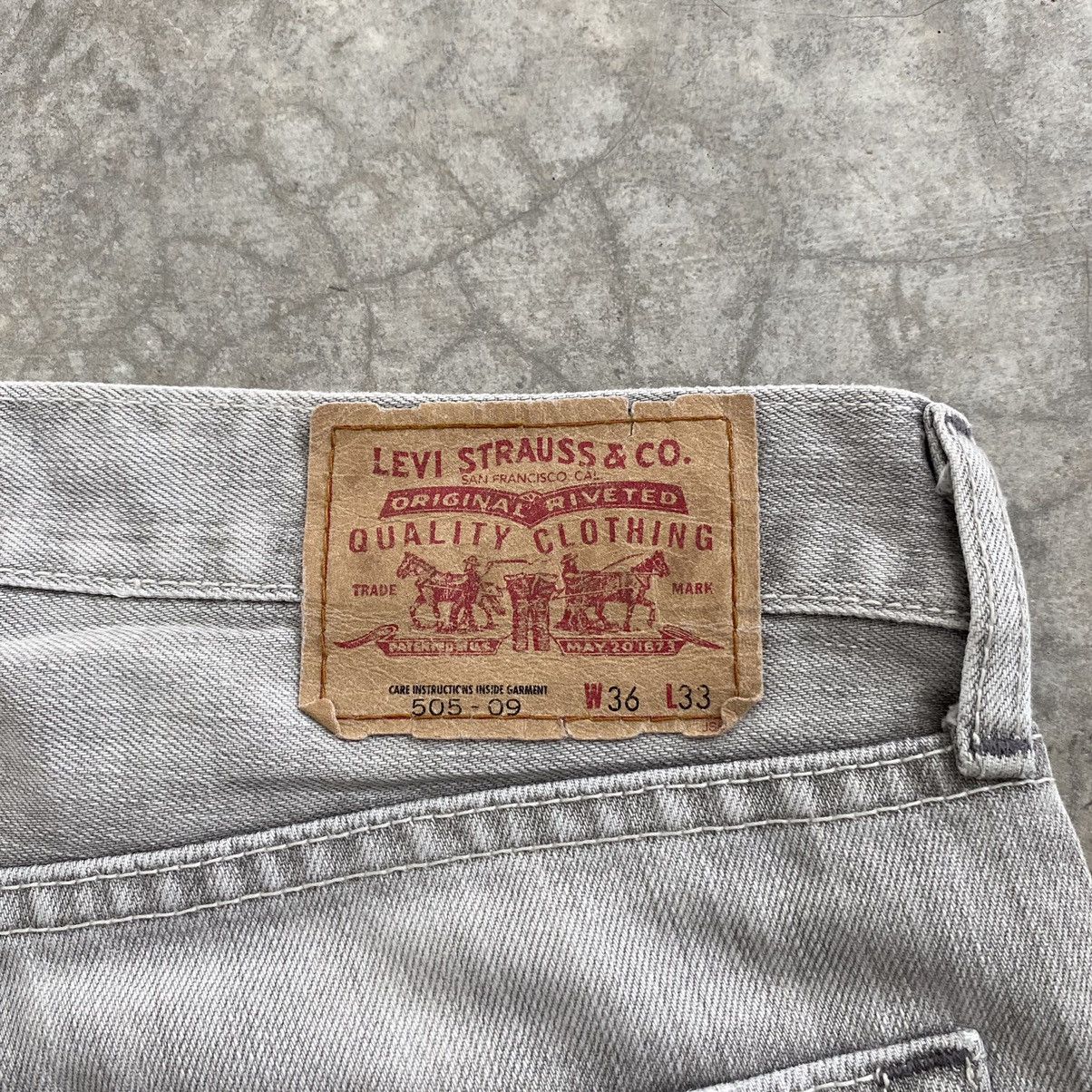 Levi's Vintage 2004 Levis 505 Light Grey Denim Jeans Size US 35 - 21 Thumbnail
