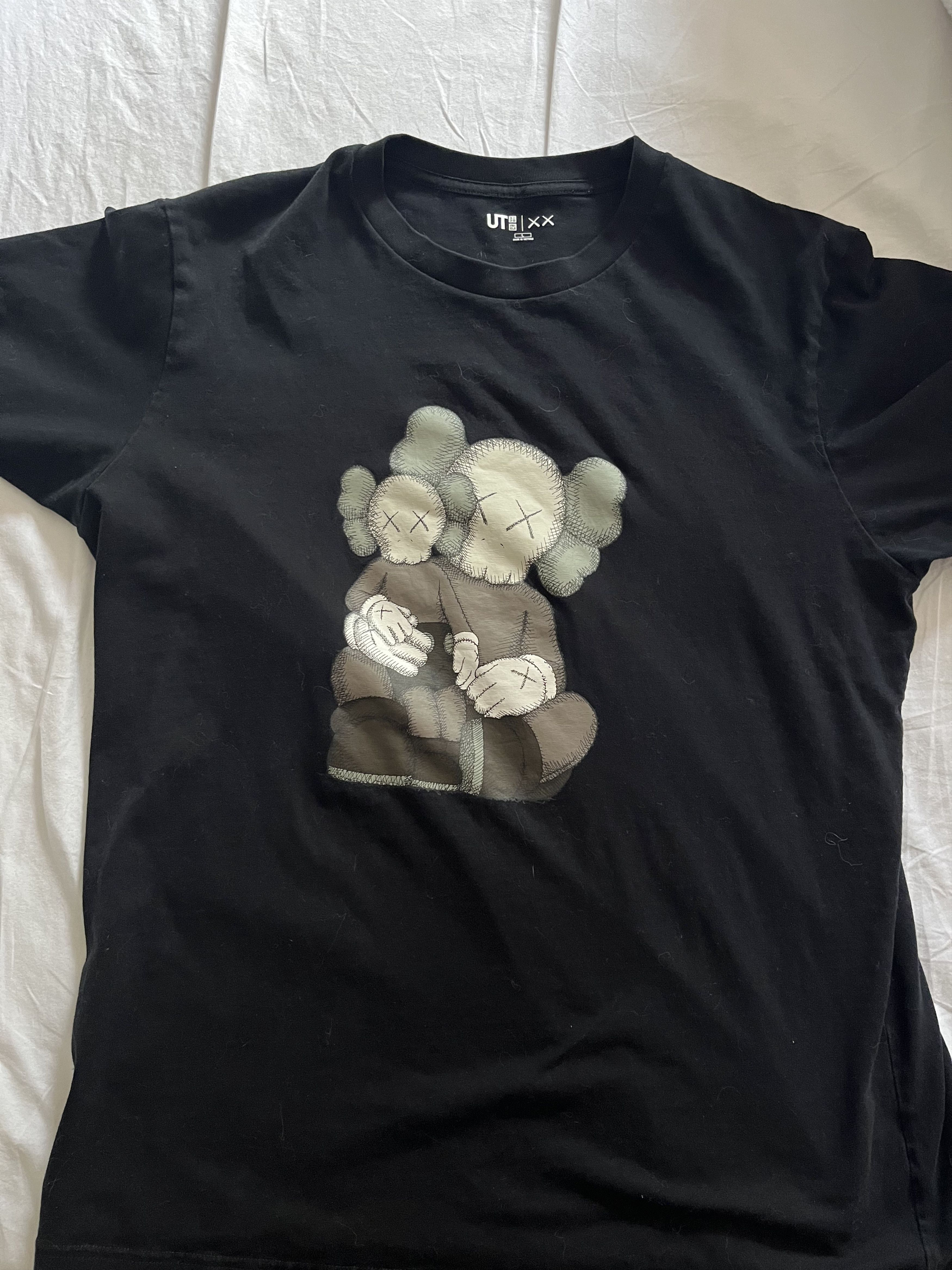 Kaws × Uniqlo KAWS x Uniqlo Black Shirt Size US L / EU 52-54 / 3 - 1 Thumbnail