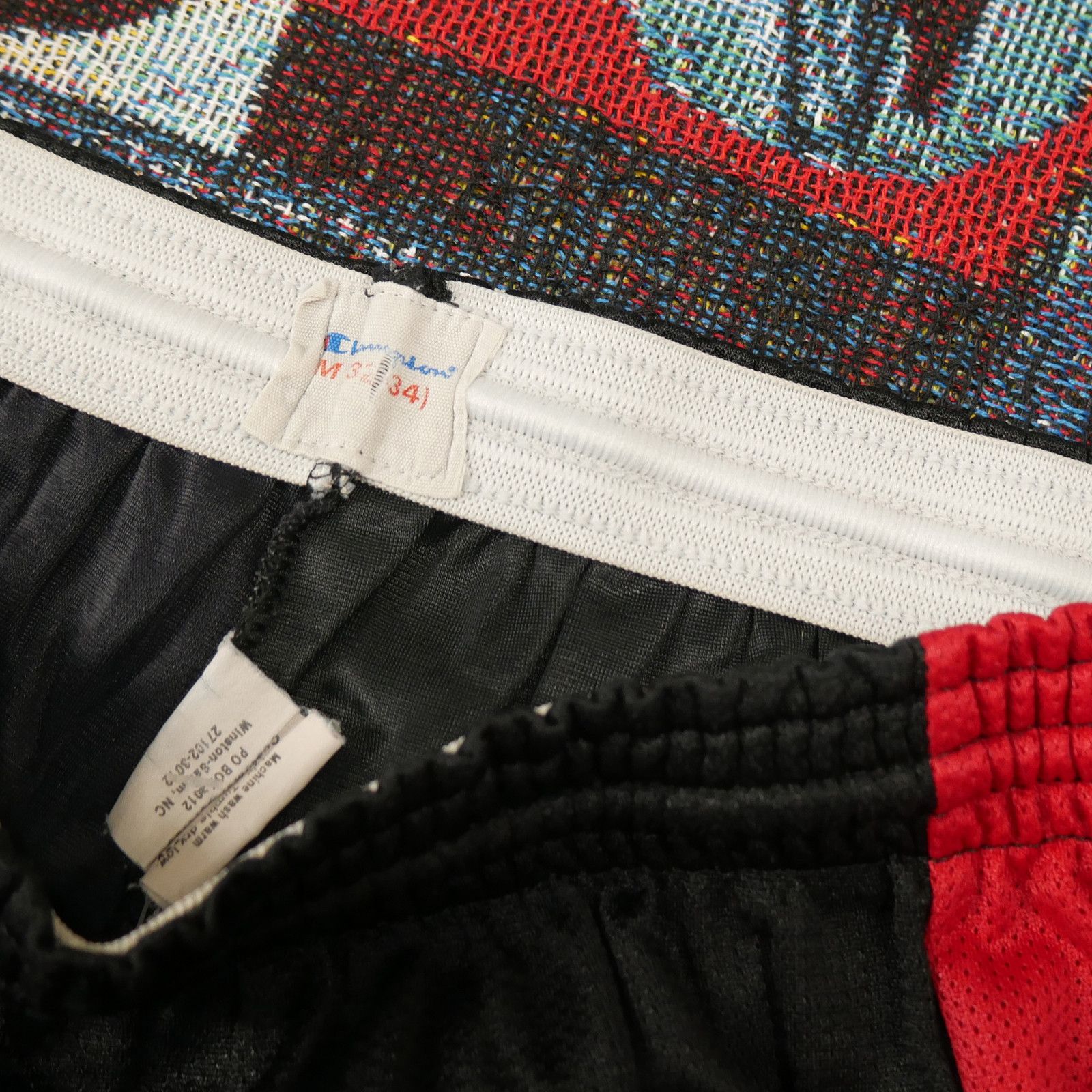 Champion × NBA × Vintage Champion Miami Heat Mesh Basketball Shorts Size Medium Size US 32 / EU 48 - 4 Thumbnail