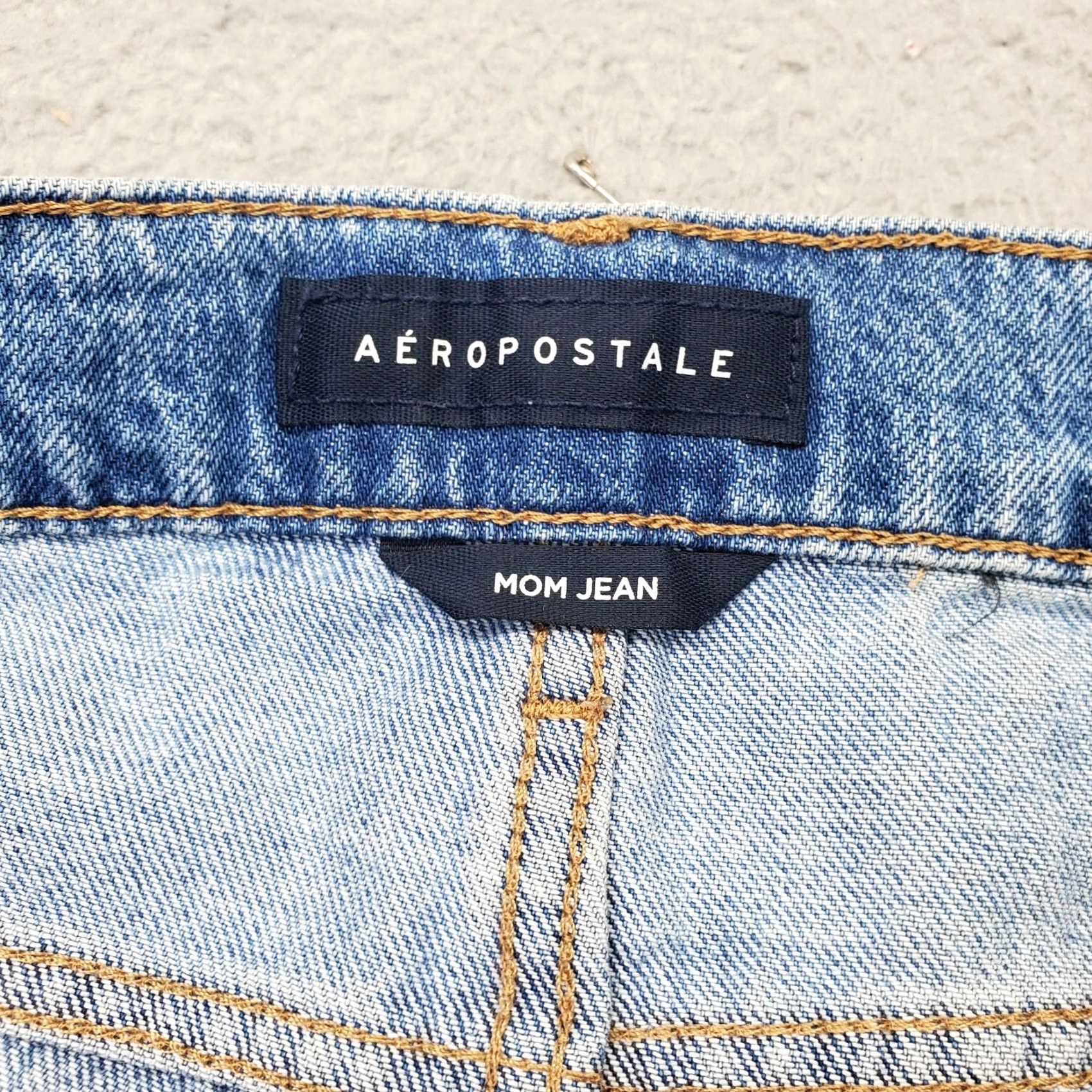 Vintage Aéropostale Womens 12 Blue Denim Distressed Flat Front Mom Jeans Size 34" / US 12 / IT 48 - 6 Thumbnail