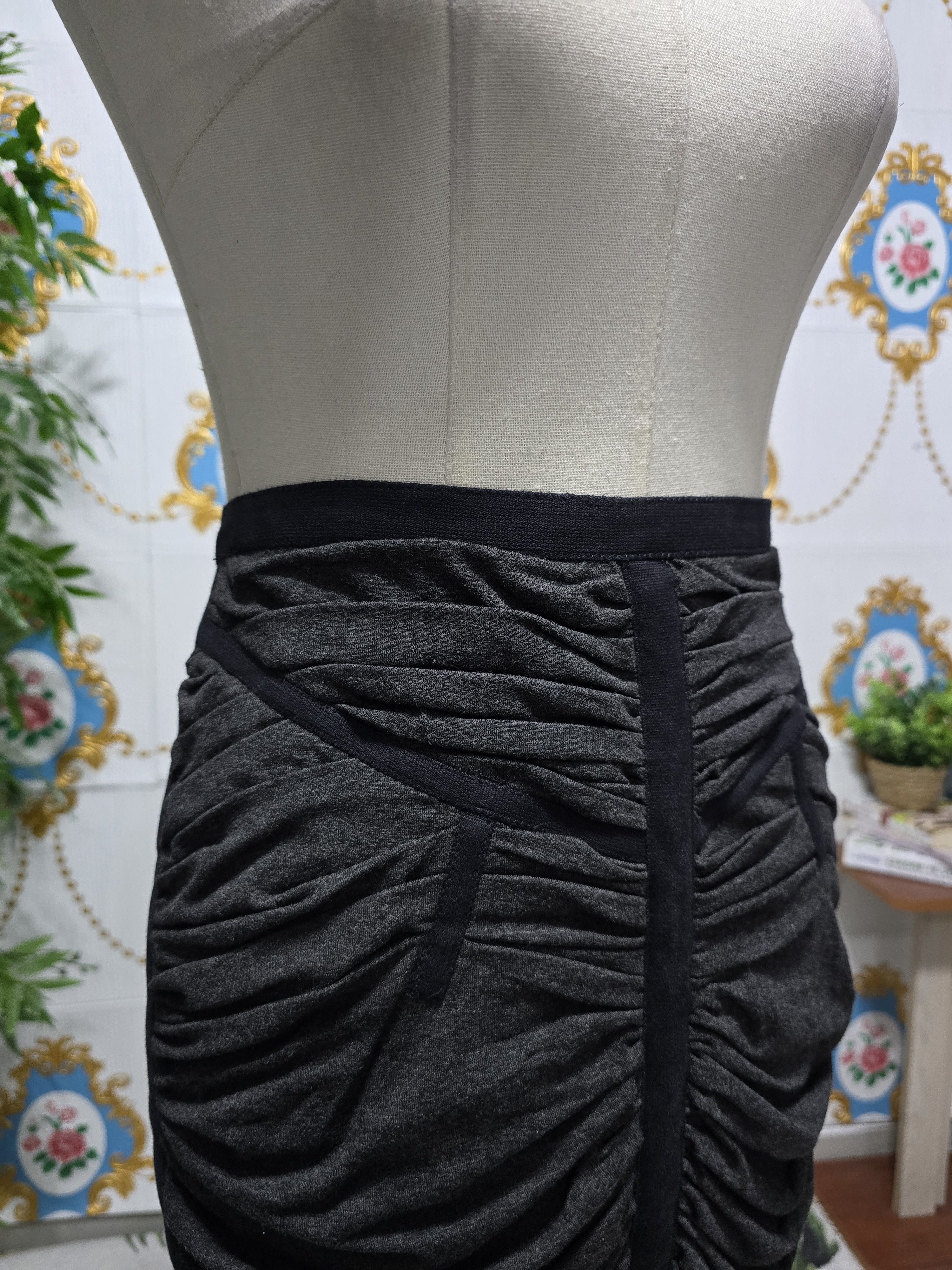 Dolce & Gabbana DOLCE & GABBANA Grey & Black Rushed Shear Back Fitted Skirt Size 28" / US 6 / IT 42 - 7 Thumbnail
