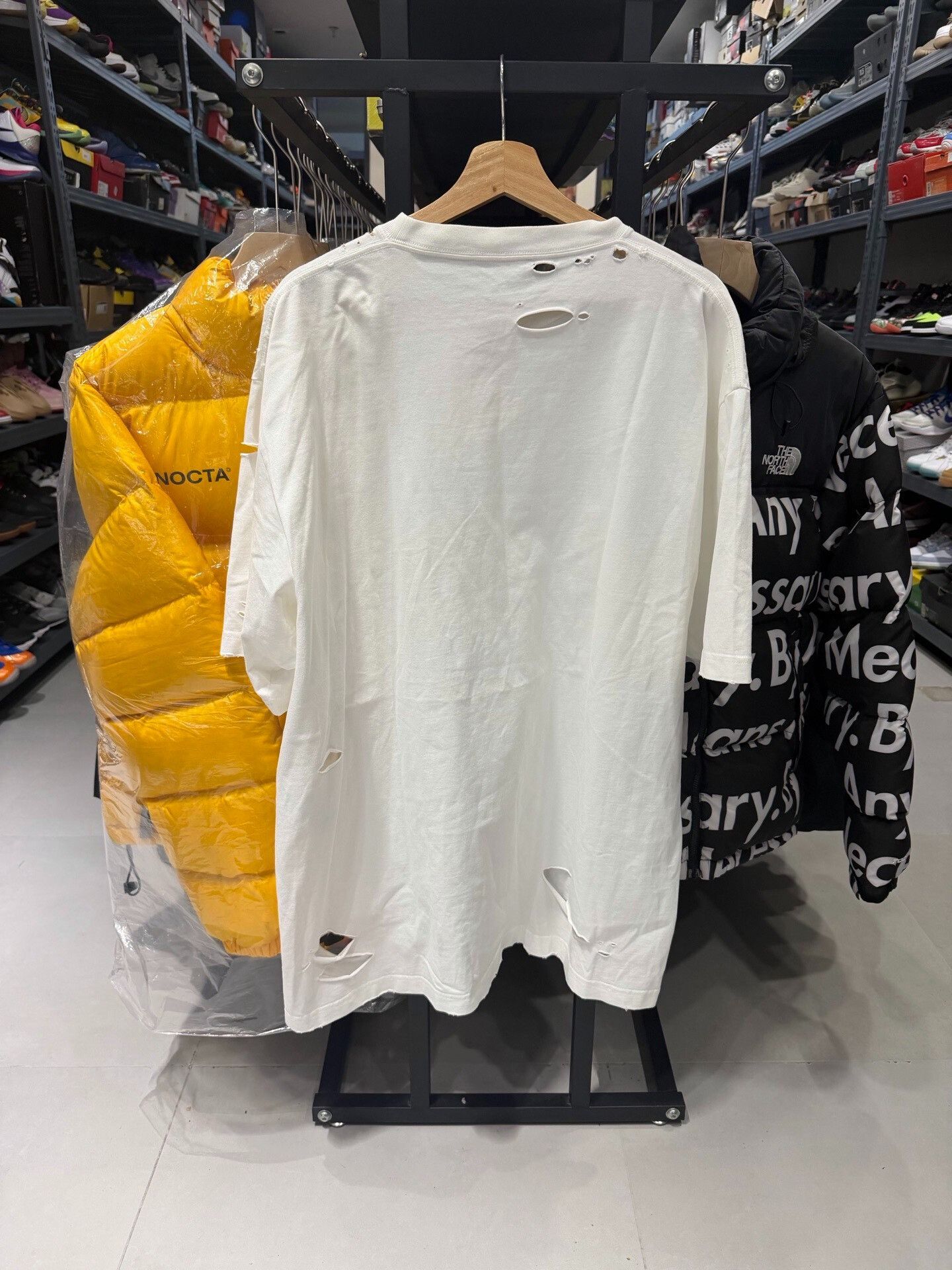 Balenciaga balenciaga classic distressed logo t-shirt Size US S / EU 44-46 / 1 - 6 Thumbnail